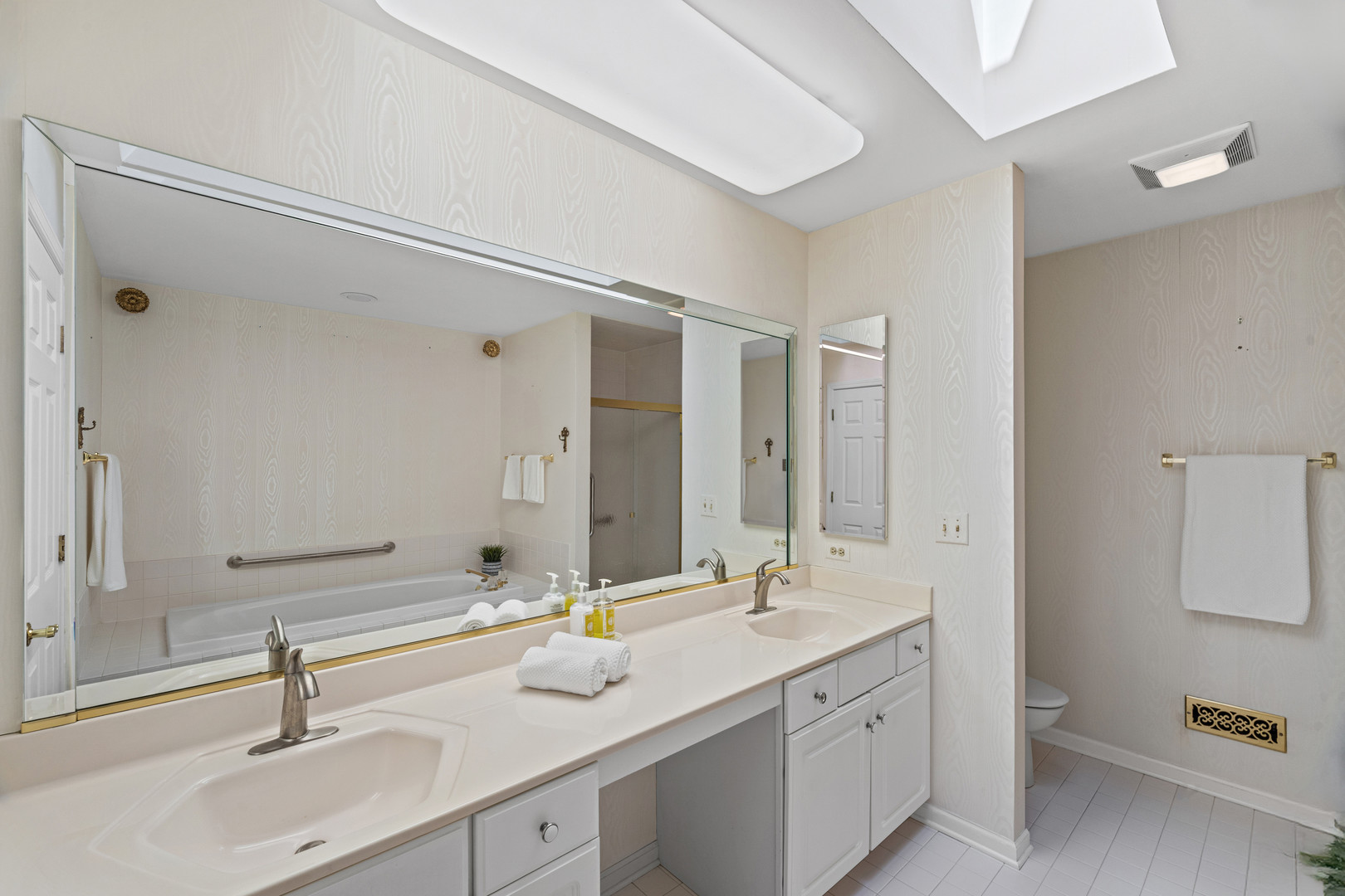 2112 Warrington Court Property Photo 16