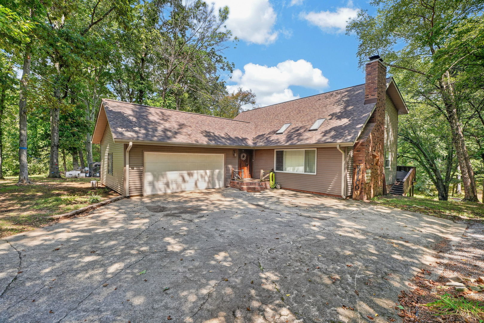 8496 N 1220 Boulevard Property Photo 1
