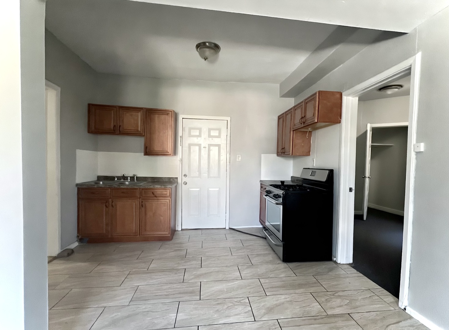 2531 N Tripp Avenue 4r Property Photo 3