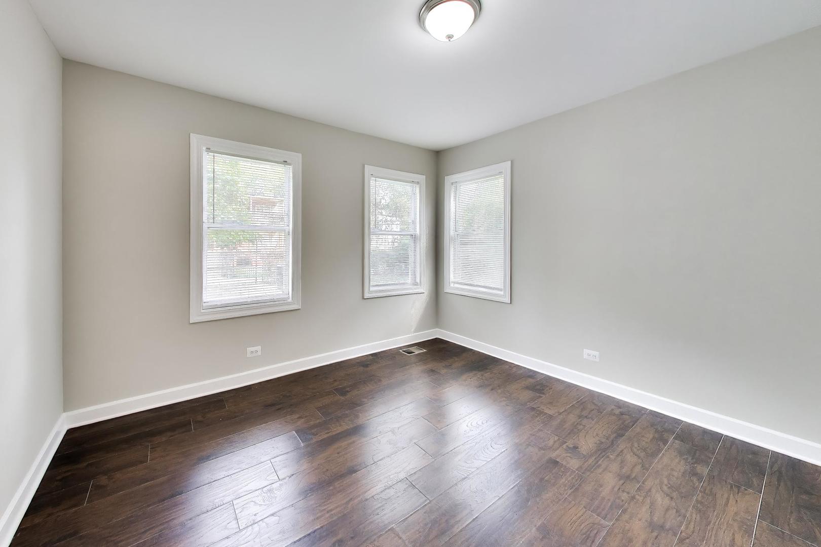 5633 S Peoria Street Property Photo 5
