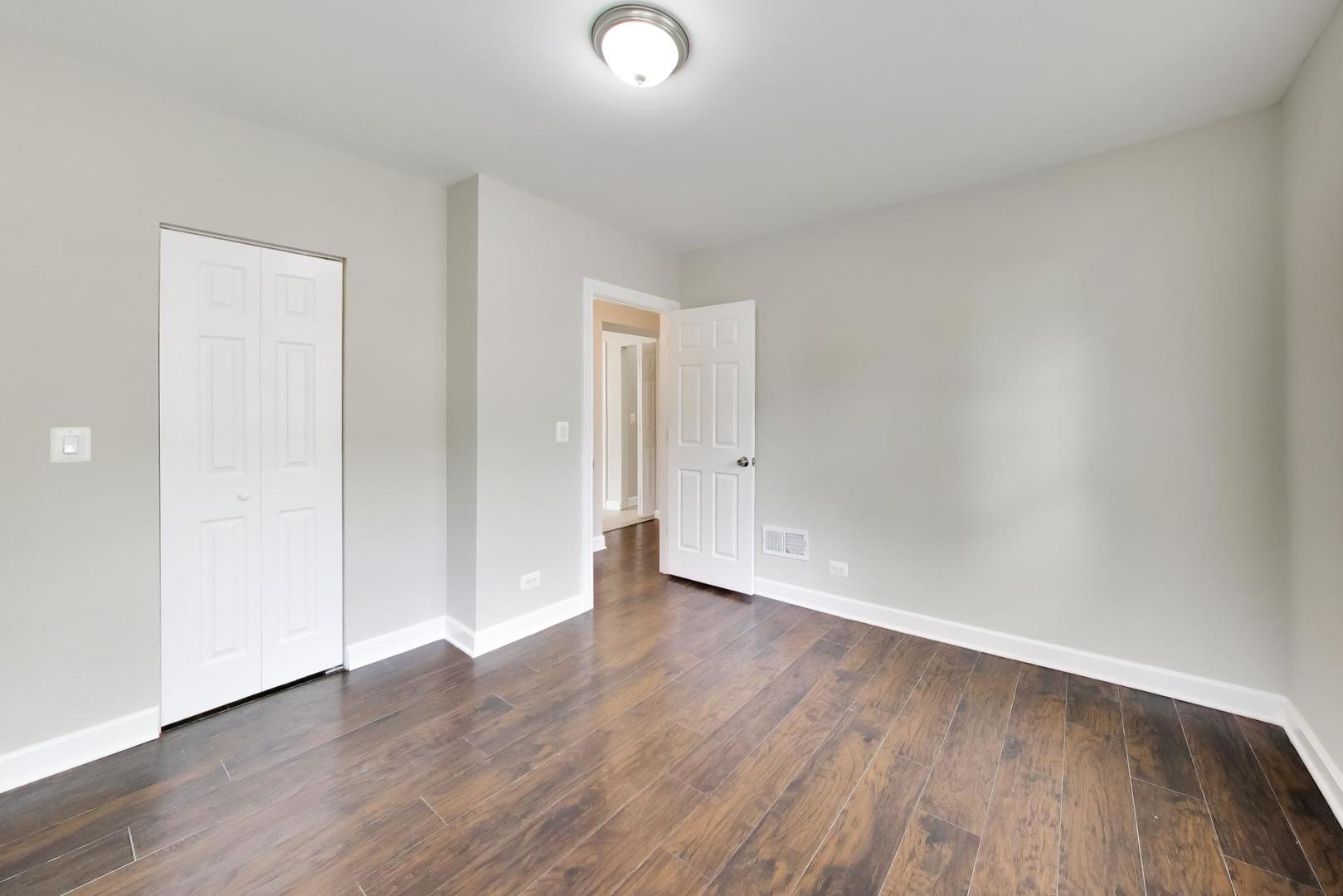 5633 S Peoria Street Property Photo 6