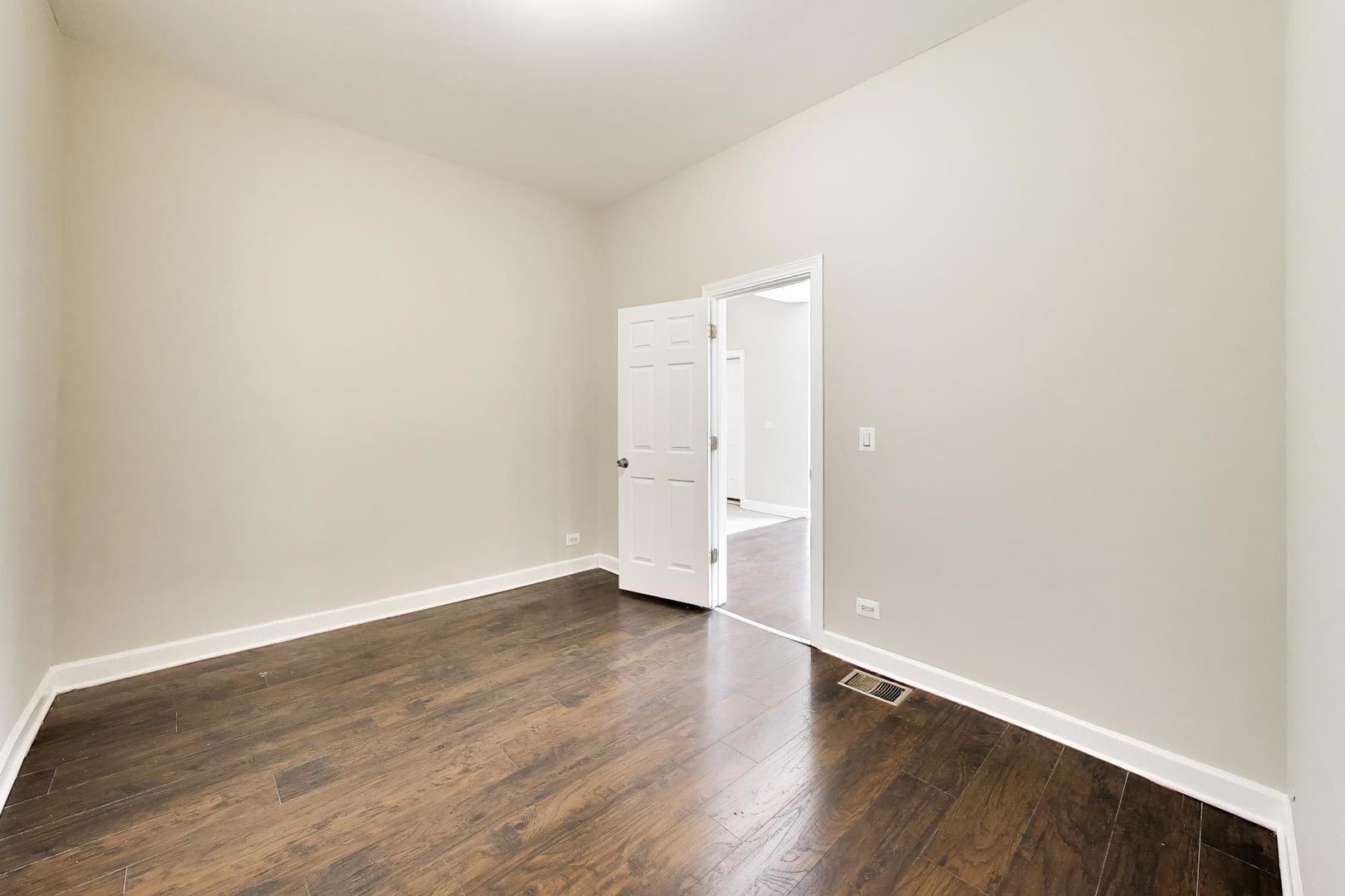 5633 S Peoria Street Property Photo 10