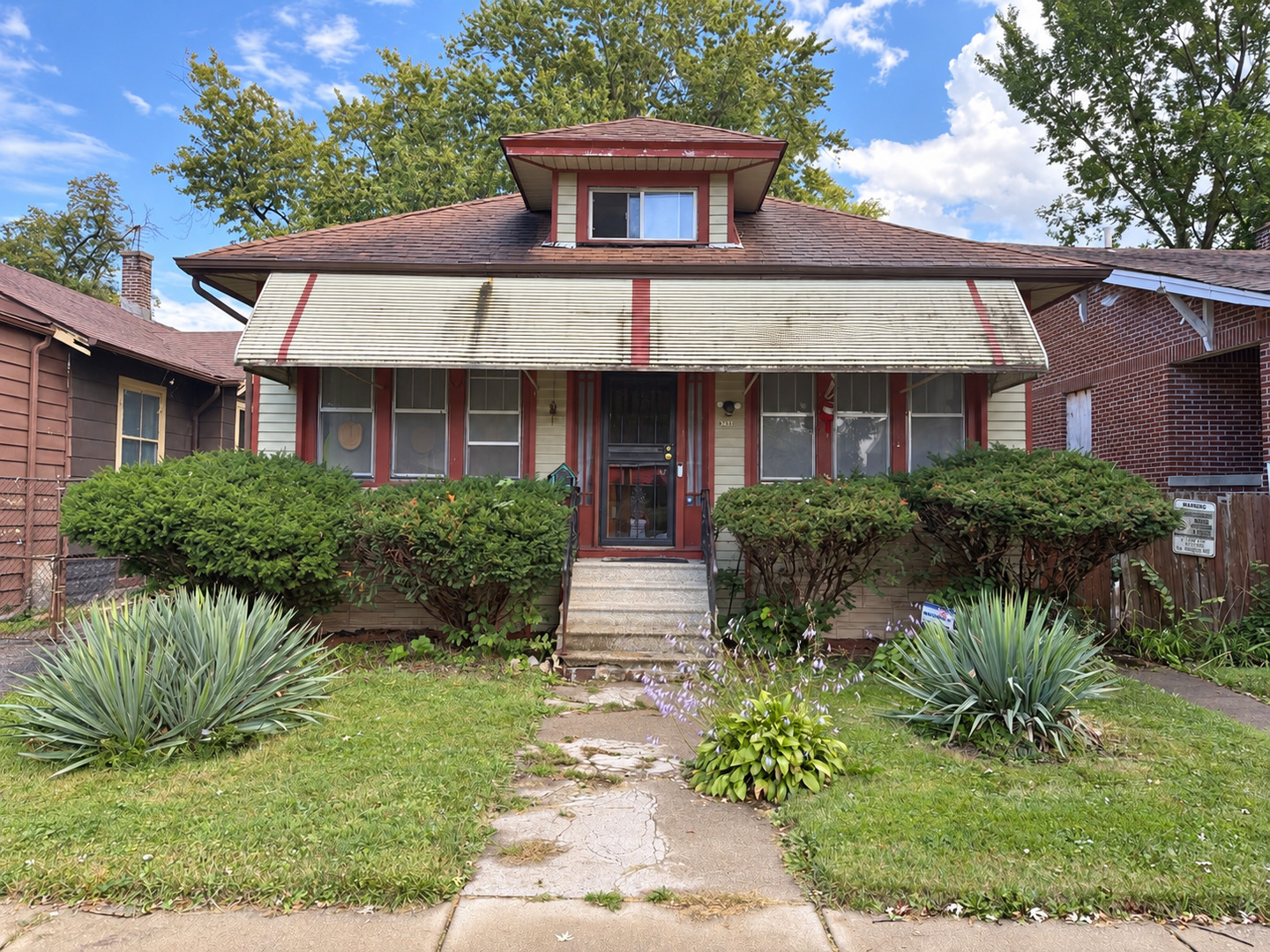 15633 Myrtle Avenue Property Photo 2
