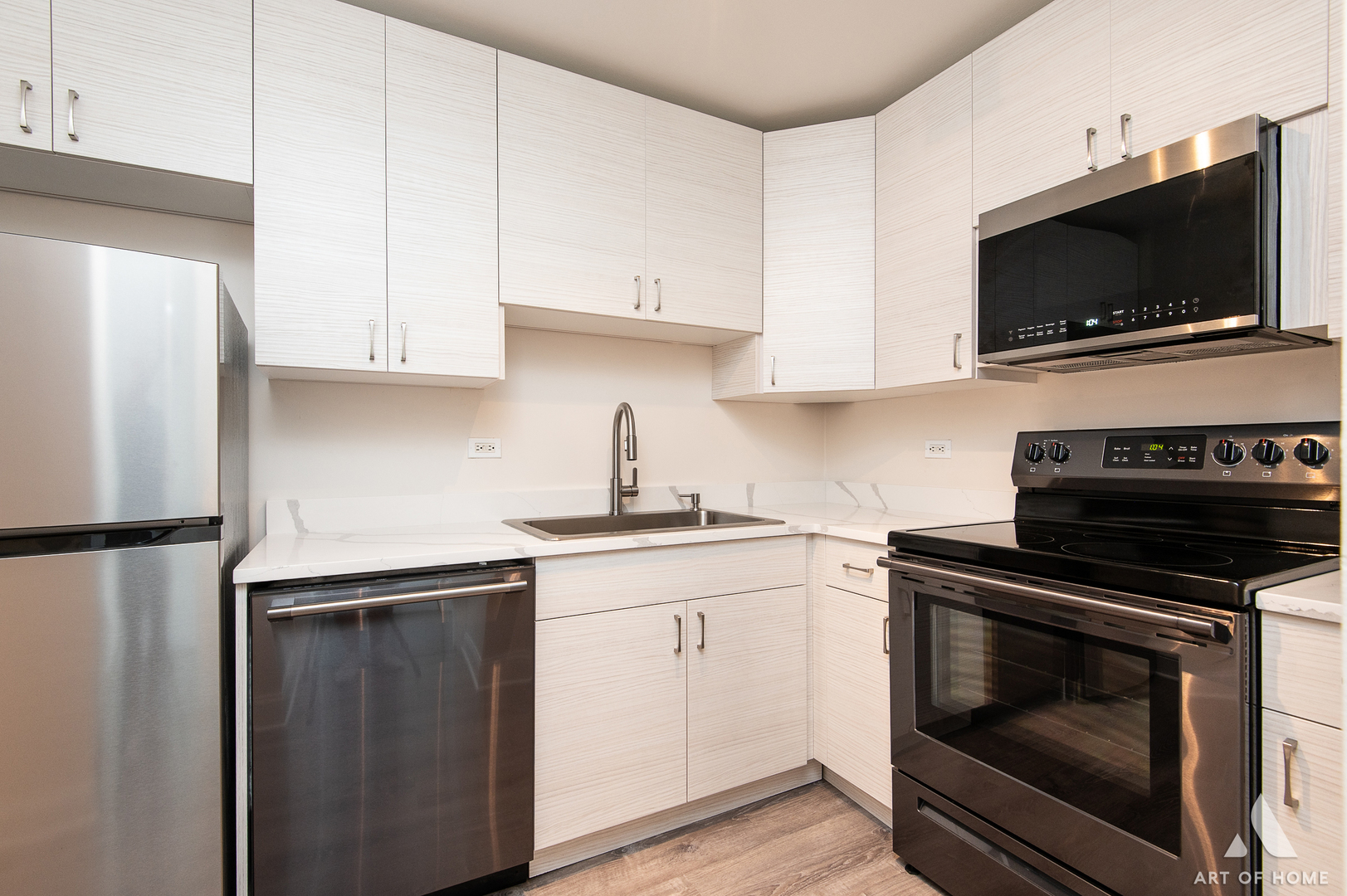 655 W Irving Park Road 2305 Property Photo 2