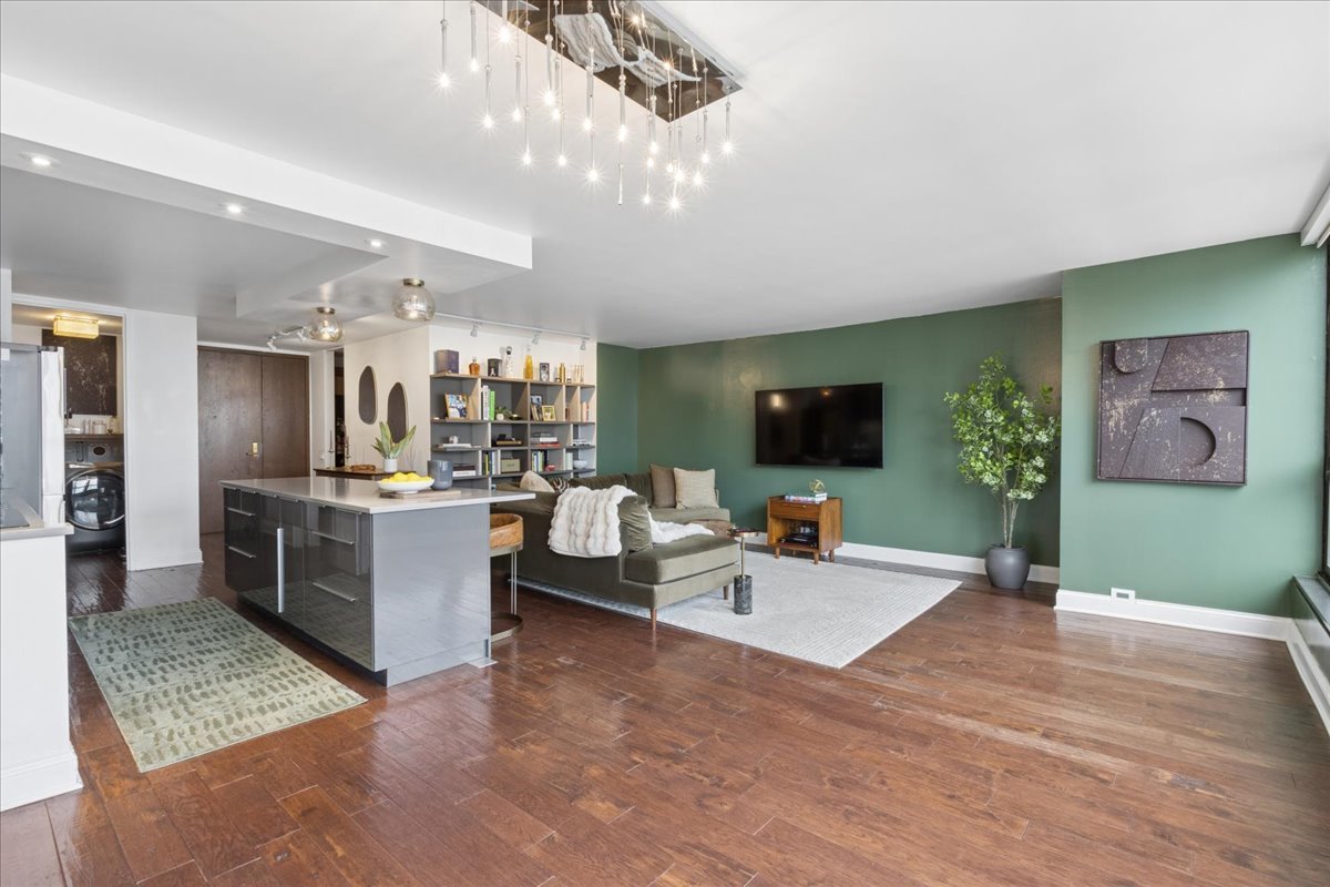 360 E Randolph Street 3205 Property Photo 5