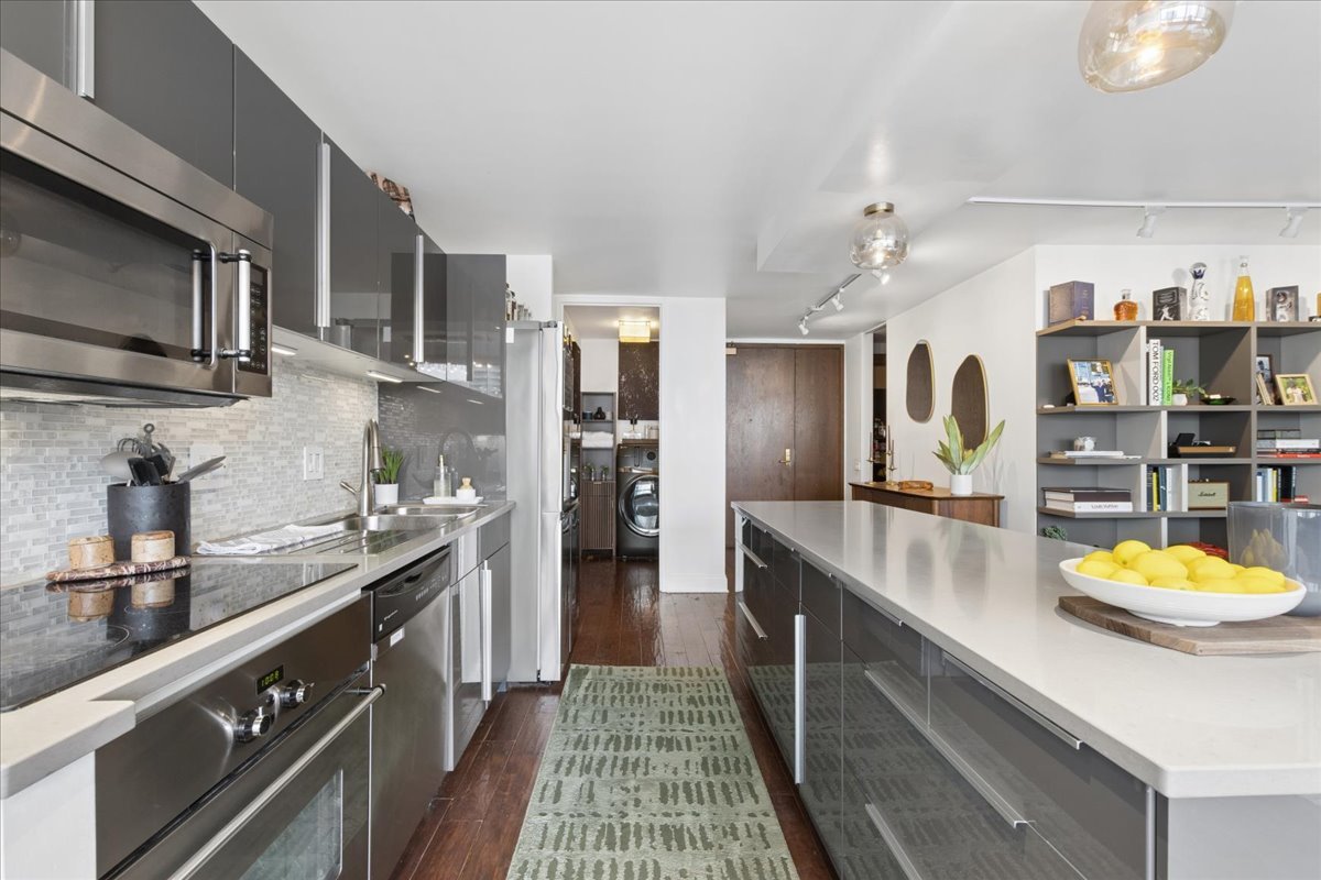 360 E Randolph Street 3205 Property Photo 6