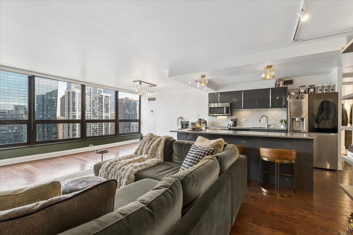 360 E Randolph Street 3205 Property Photo 8