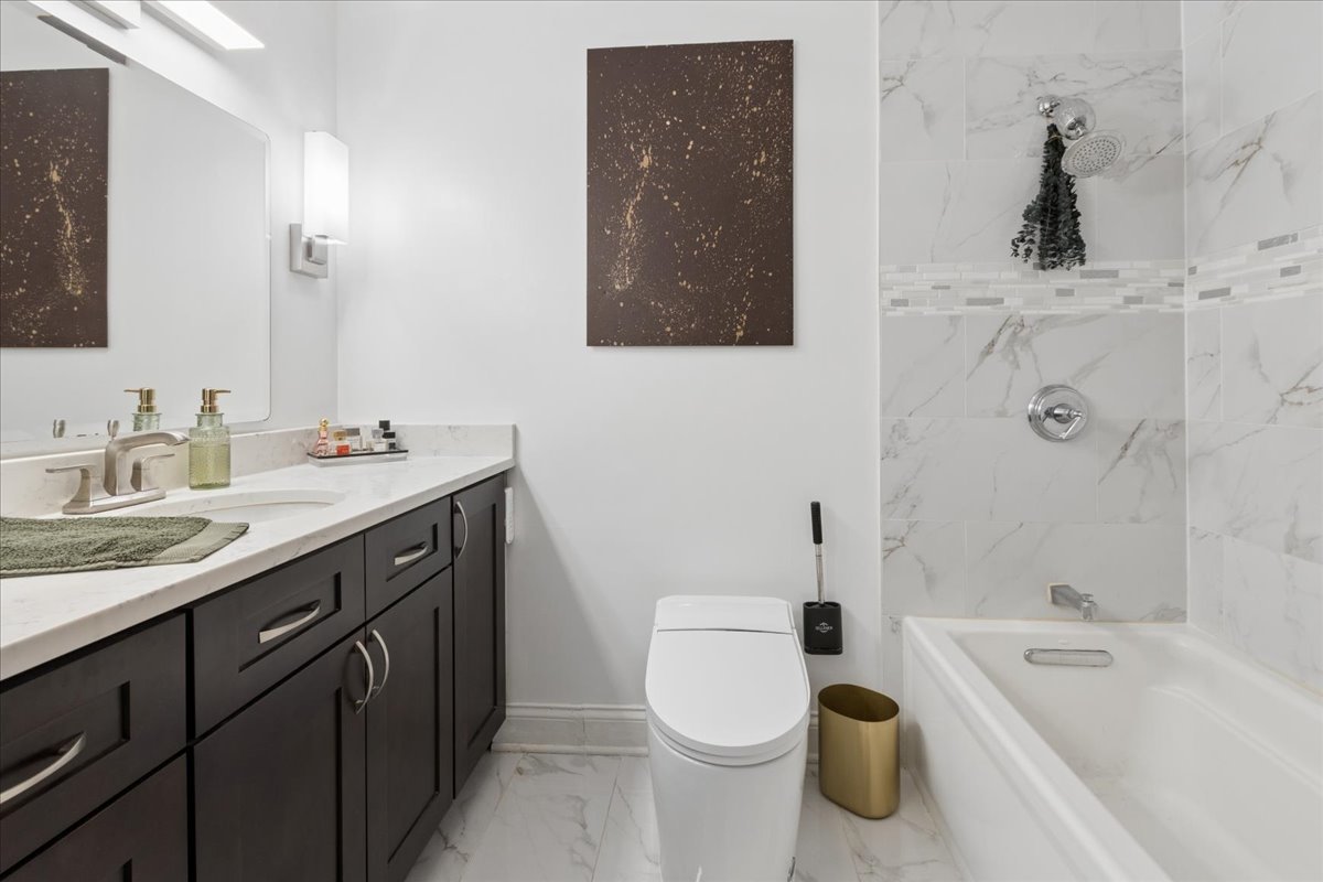 360 E Randolph Street 3205 Property Photo 14
