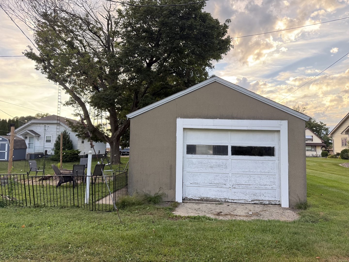 223 N Peru Avenue Property Photo 3