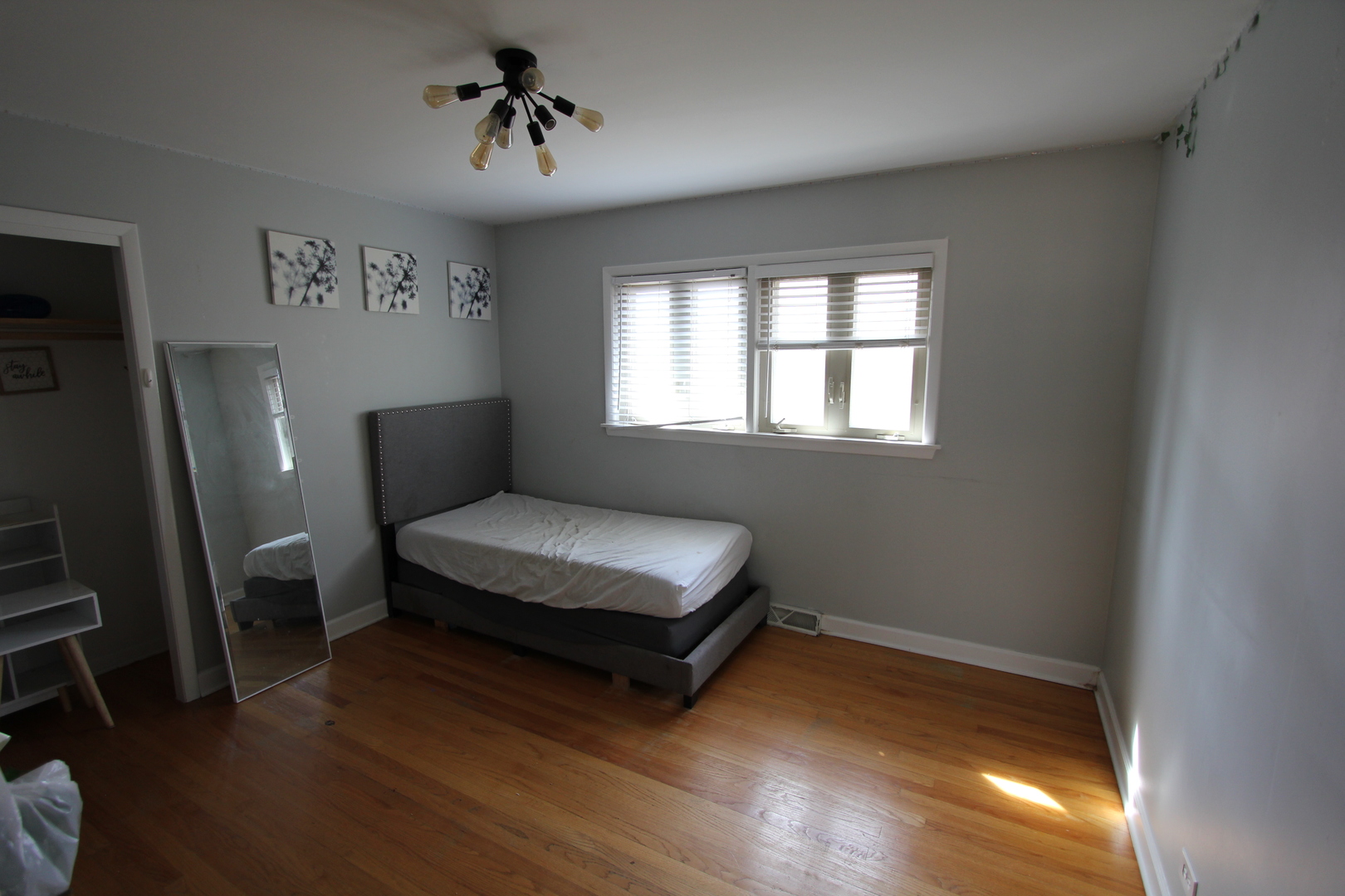 5037 N Ridgewood Avenue Property Photo 5