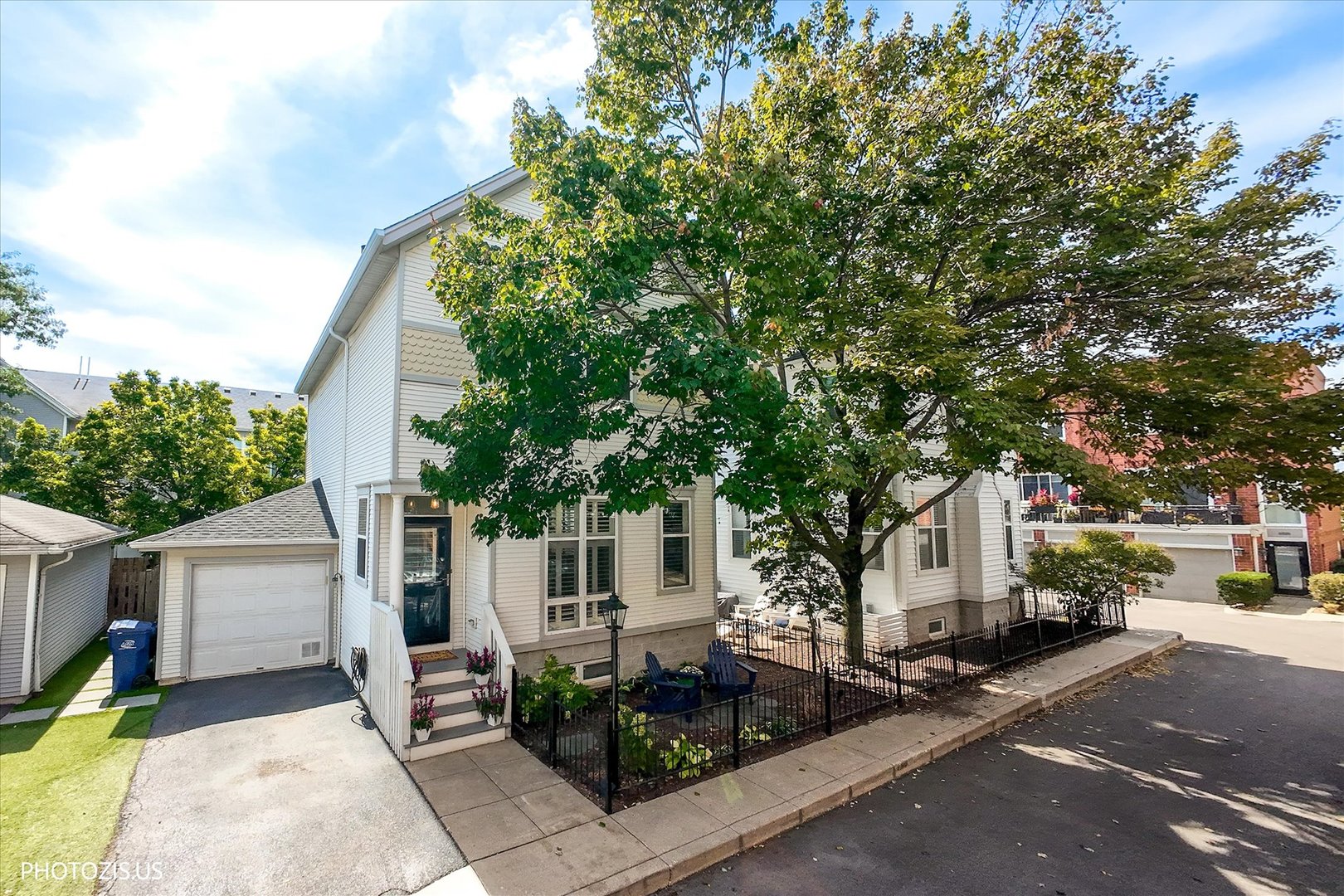2907 N Wolcott Avenue Property Photo 1