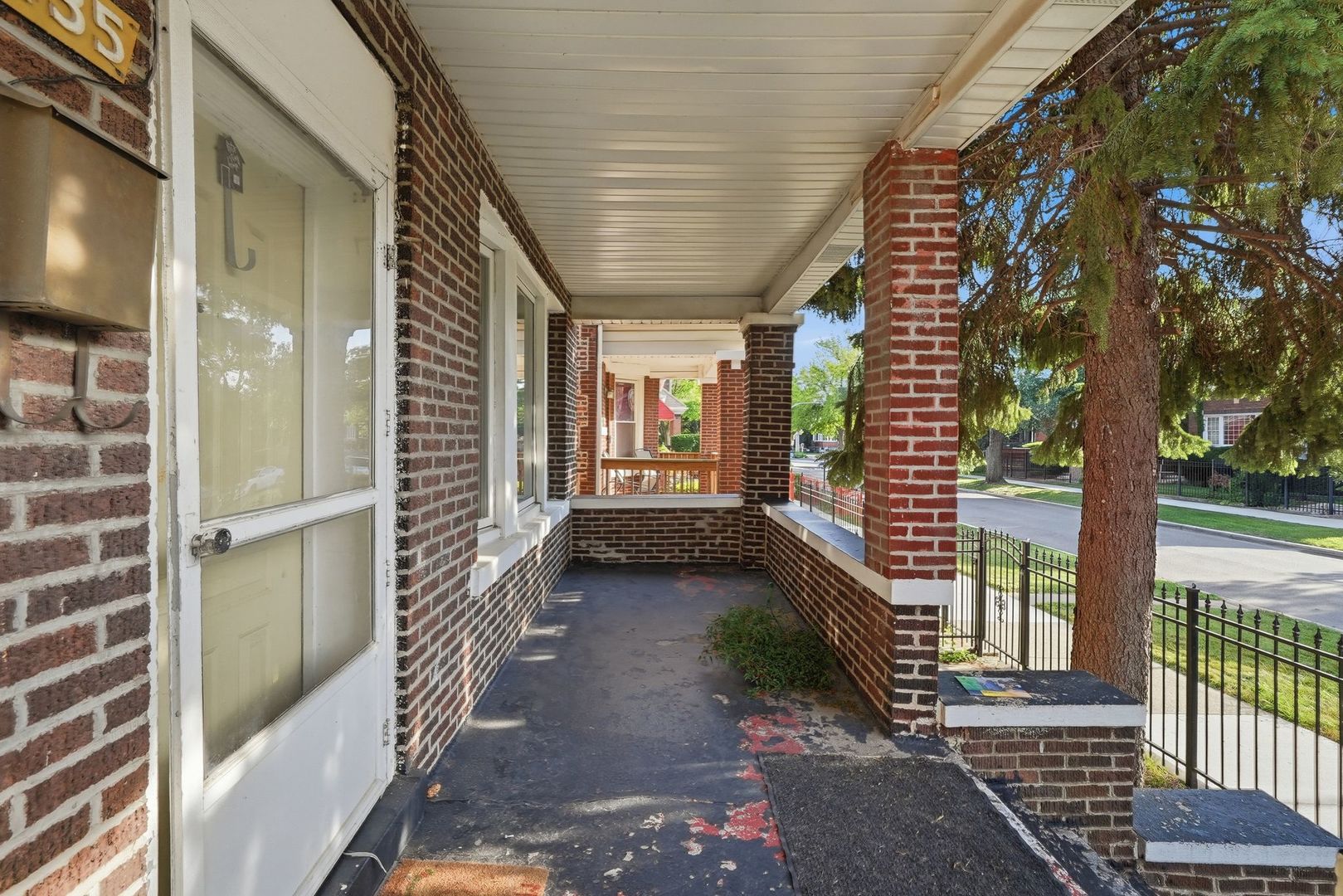 6435 S Artesian Avenue Property Photo 3