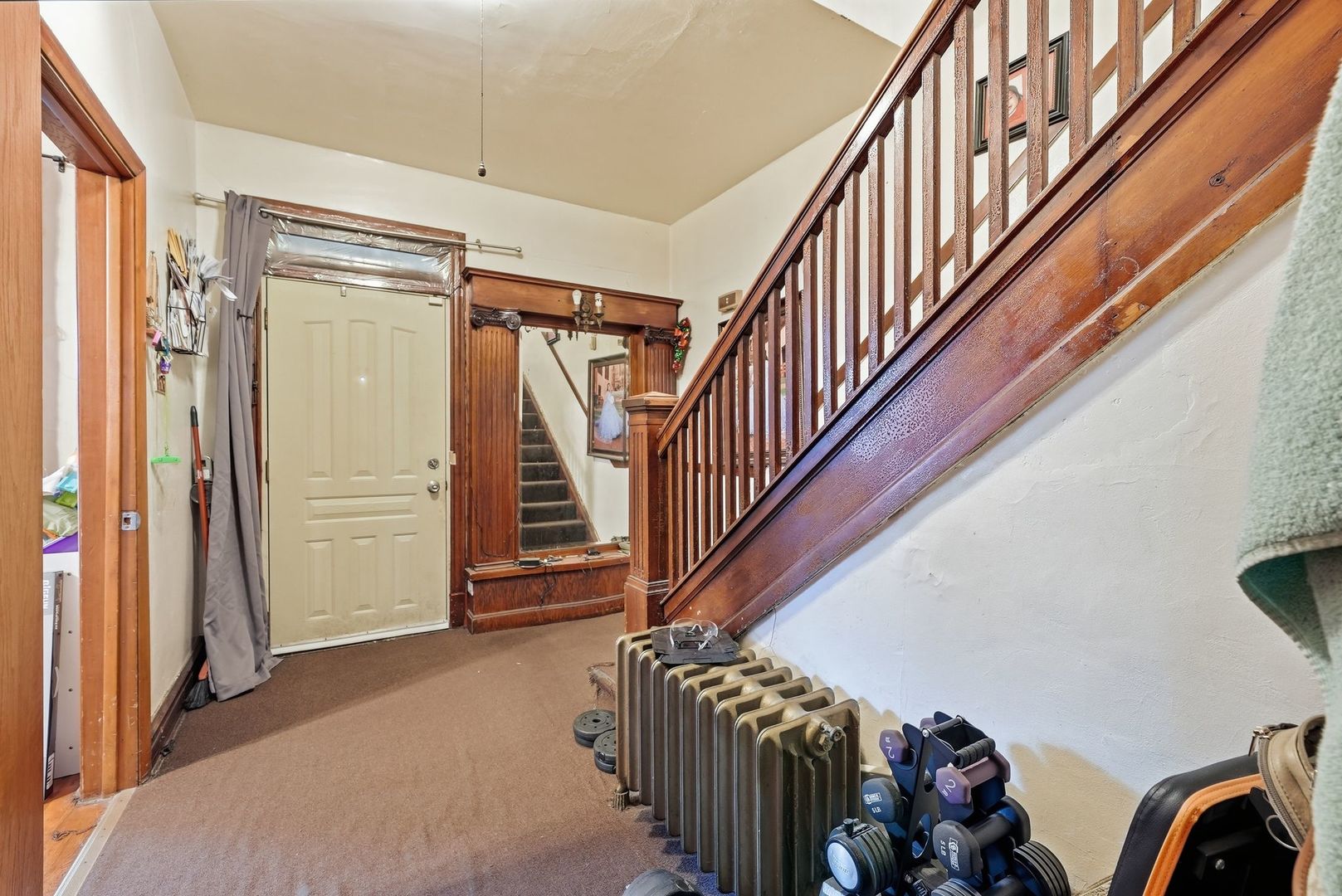 6435 S Artesian Avenue Property Photo 6