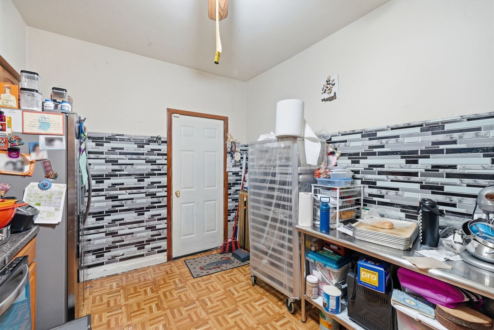6435 S Artesian Avenue Property Photo 9