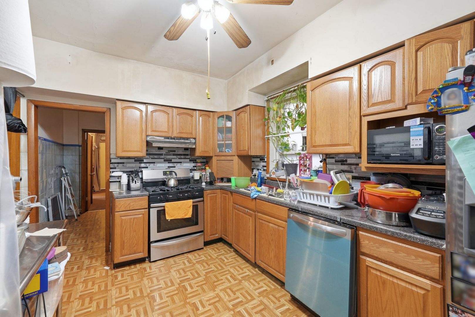 6435 S Artesian Avenue Property Photo 11
