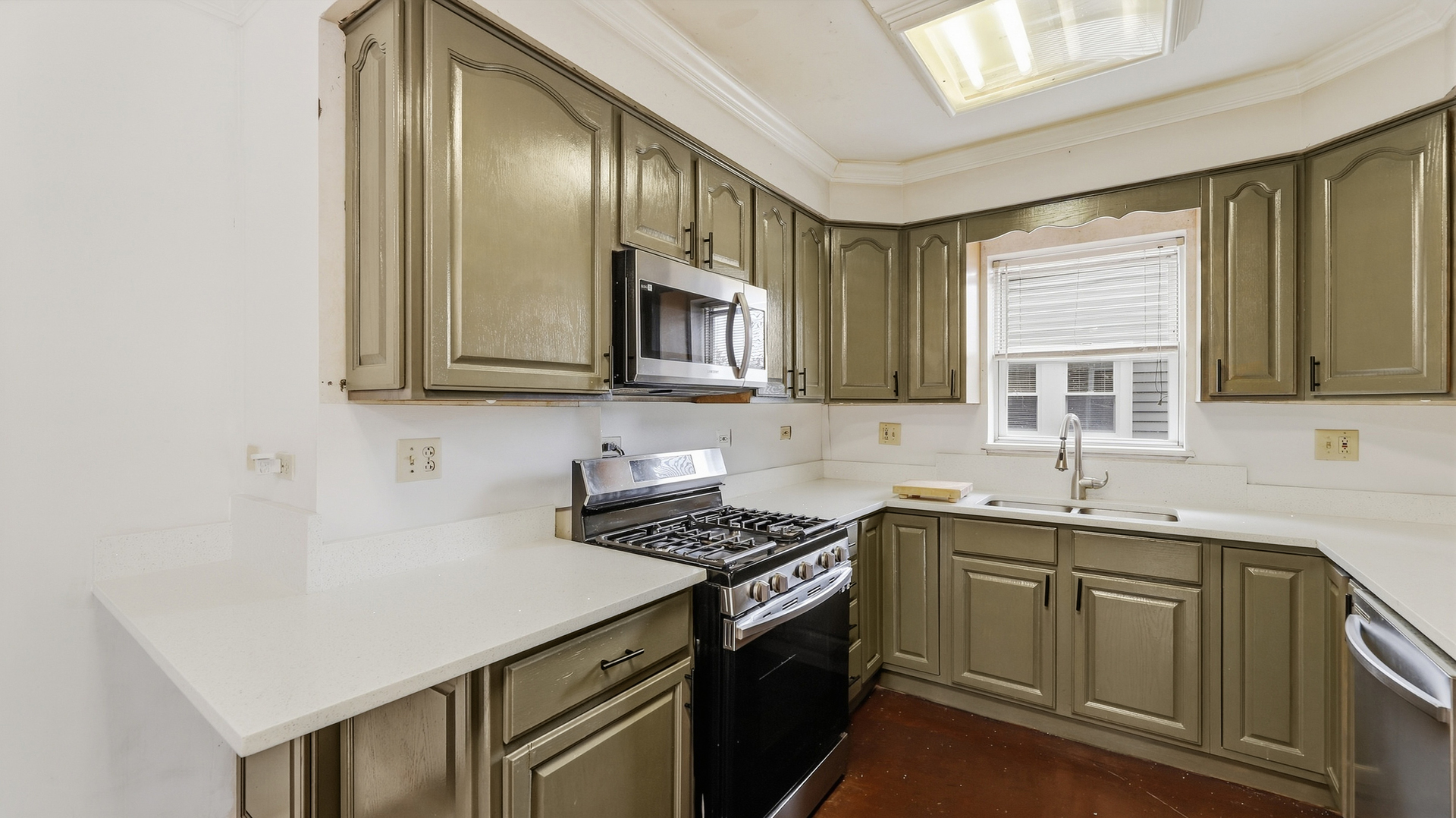 9427 S Saint Louis Avenue Property Photo 4