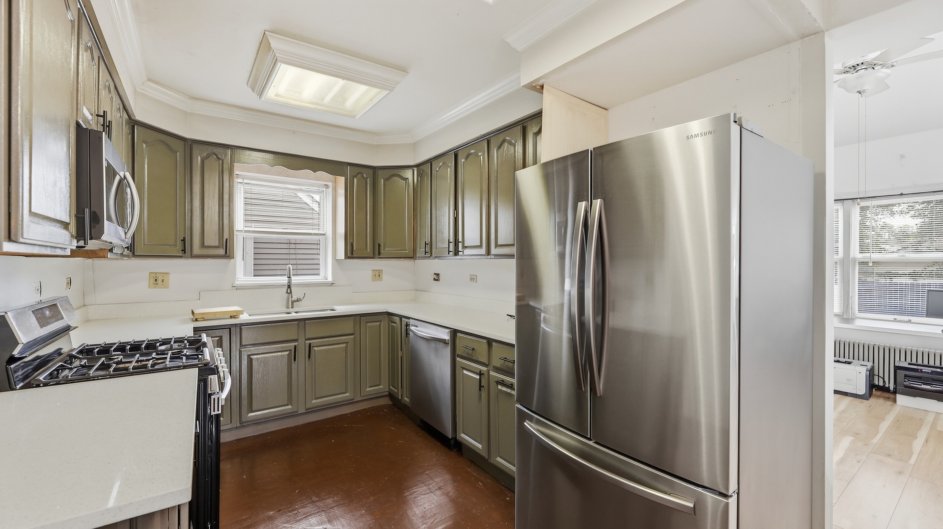 9427 S Saint Louis Avenue Property Photo 5
