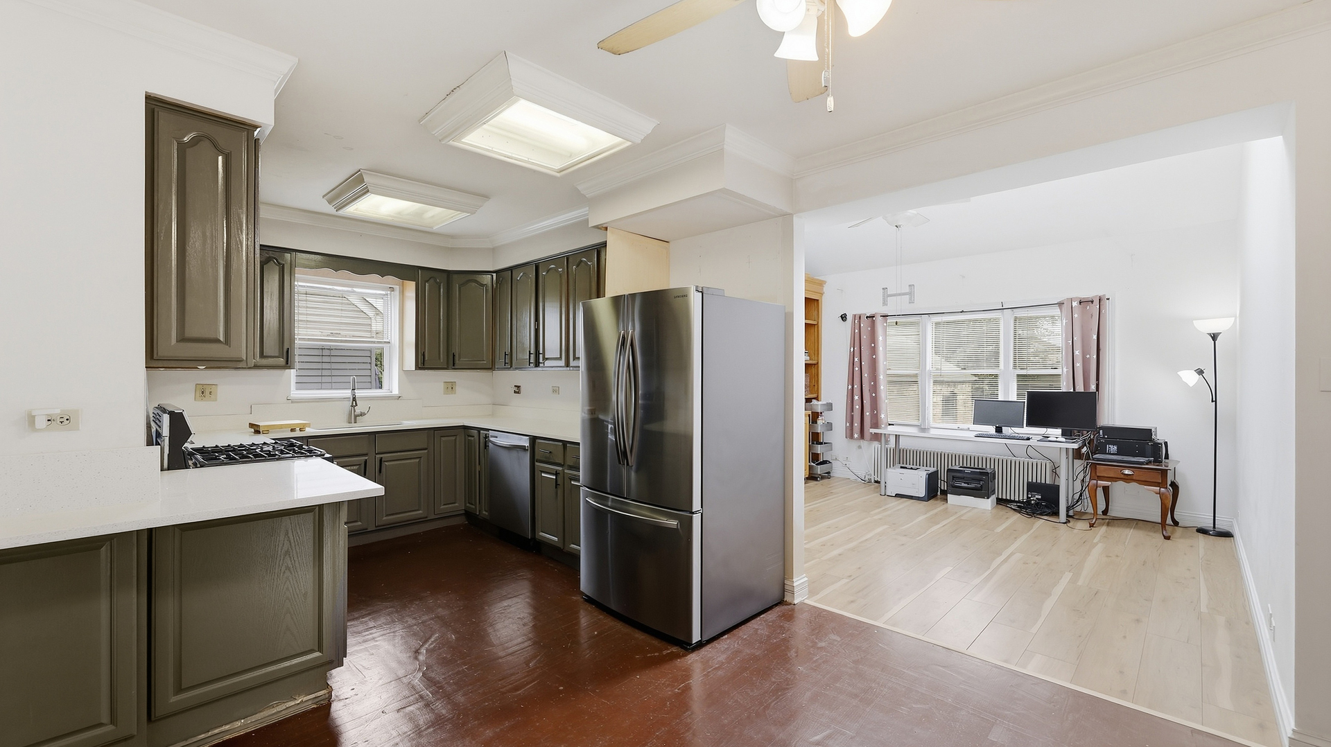 9427 S Saint Louis Avenue Property Photo 6