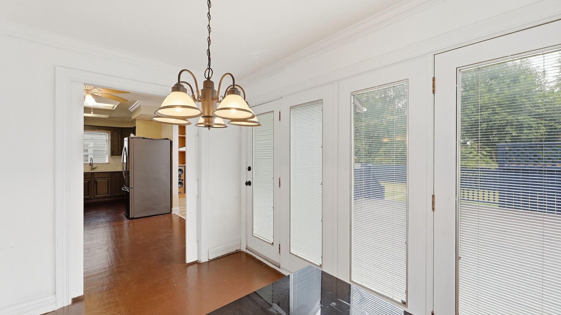 9427 S Saint Louis Avenue Property Photo 8
