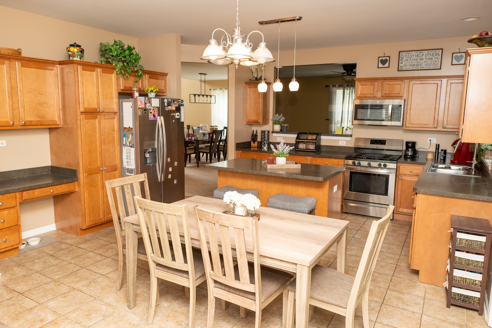3042 Shetland Lane Property Photo 10