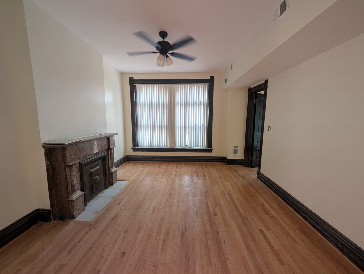 1481 W Erie Street 4f Property Photo 7