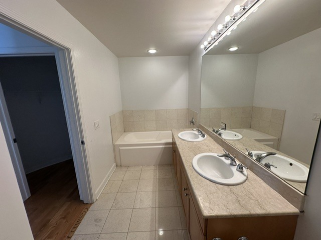 1235 S Prairie Avenue 2804 Property Photo 2