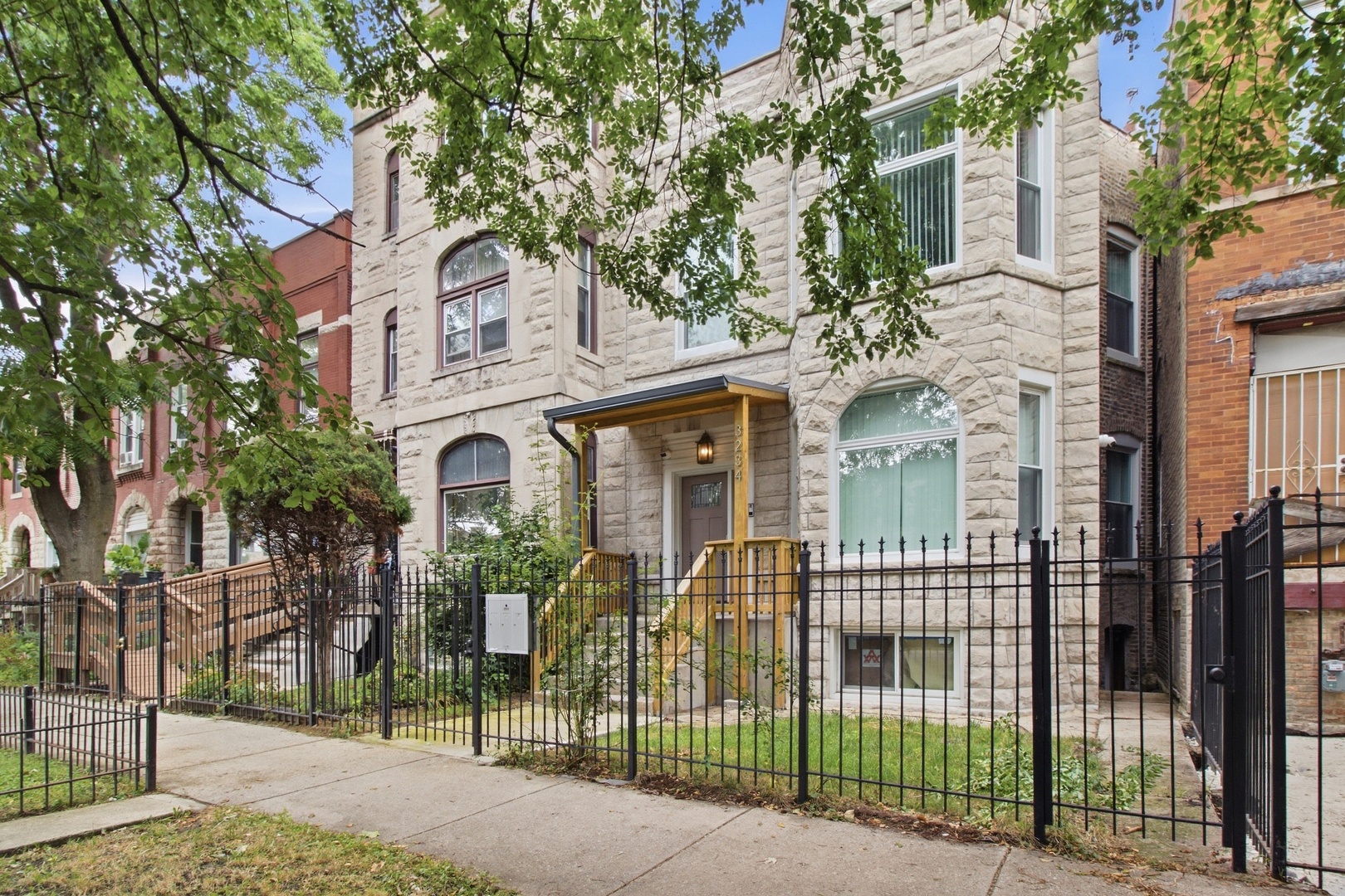 3234 W Fulton Boulevard Property Photo 3
