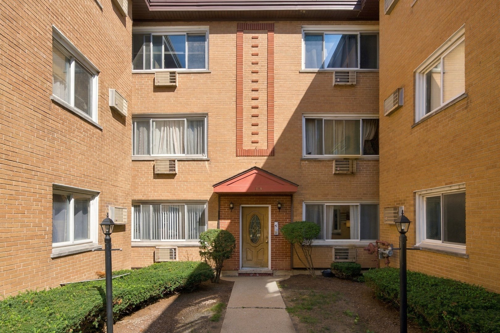 1626 W Greenleaf Avenue 1e Property Photo 3