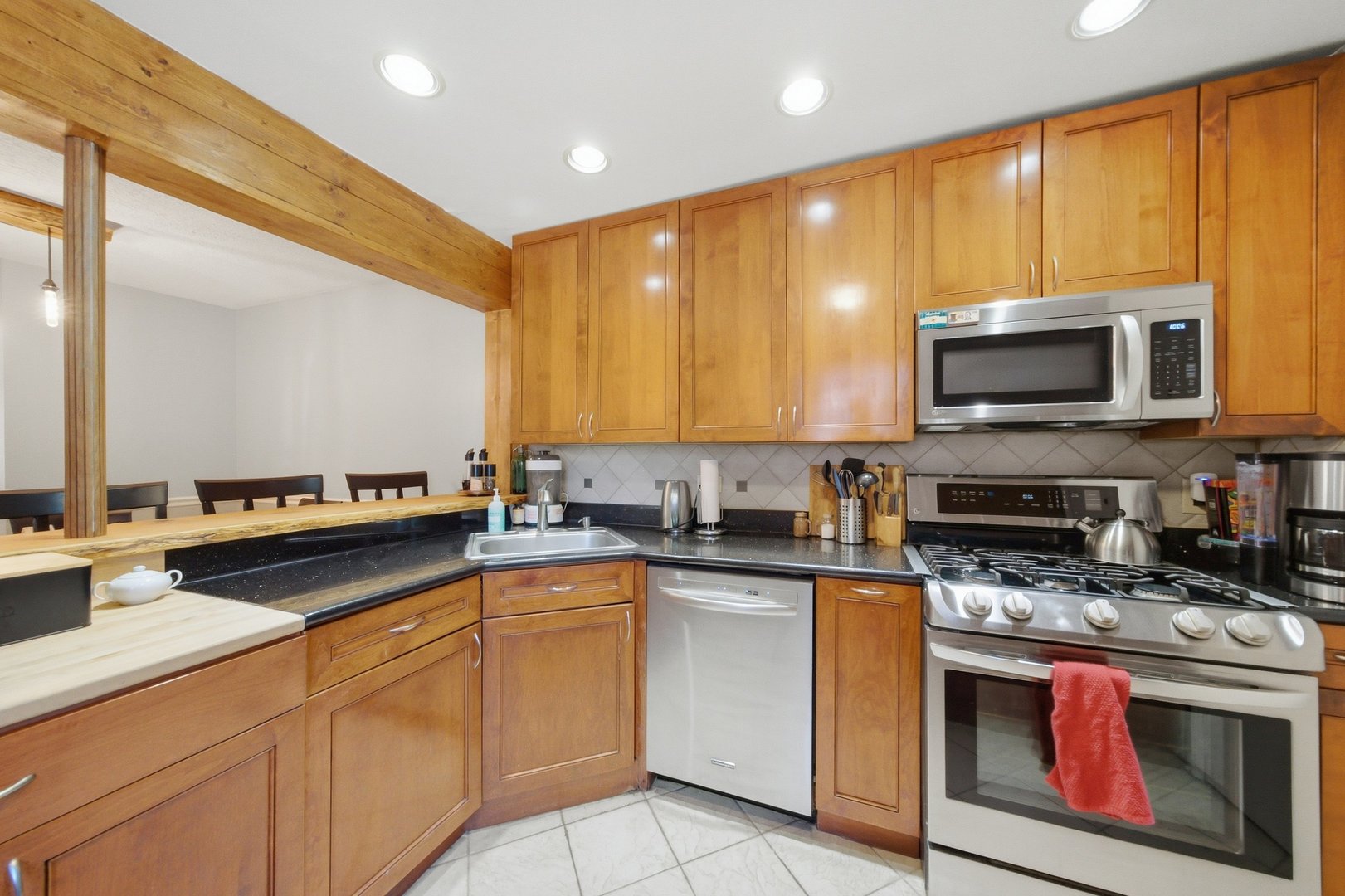 1626 W Greenleaf Avenue 1e Property Photo 5