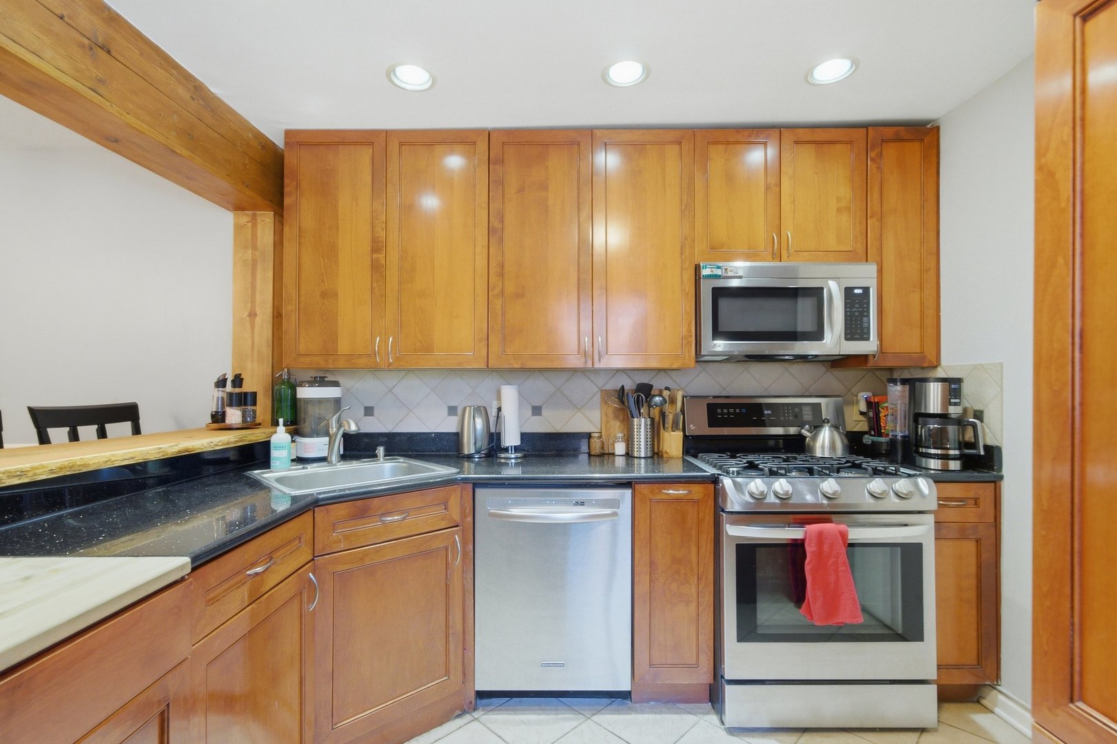 1626 W Greenleaf Avenue 1e Property Photo 6