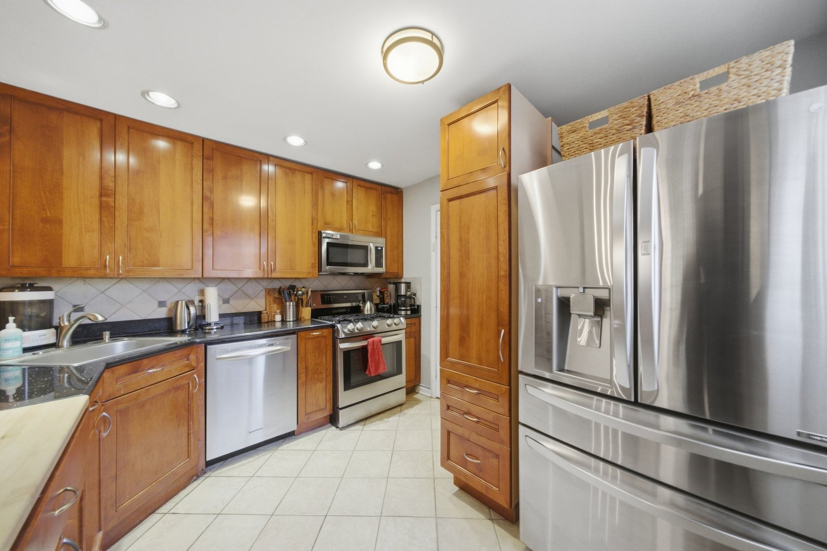 1626 W Greenleaf Avenue 1e Property Photo 8