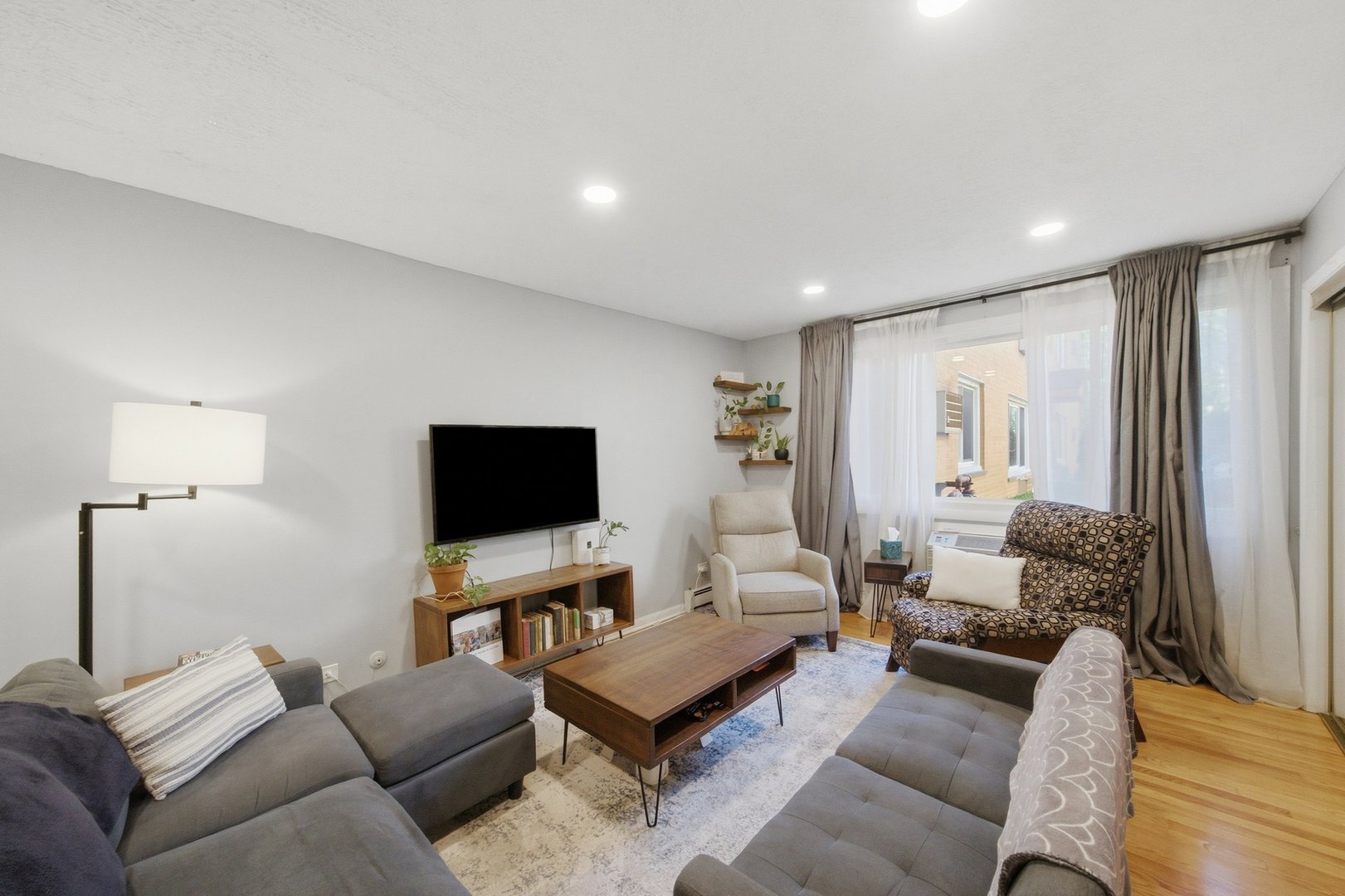1626 W Greenleaf Avenue 1e Property Photo 15