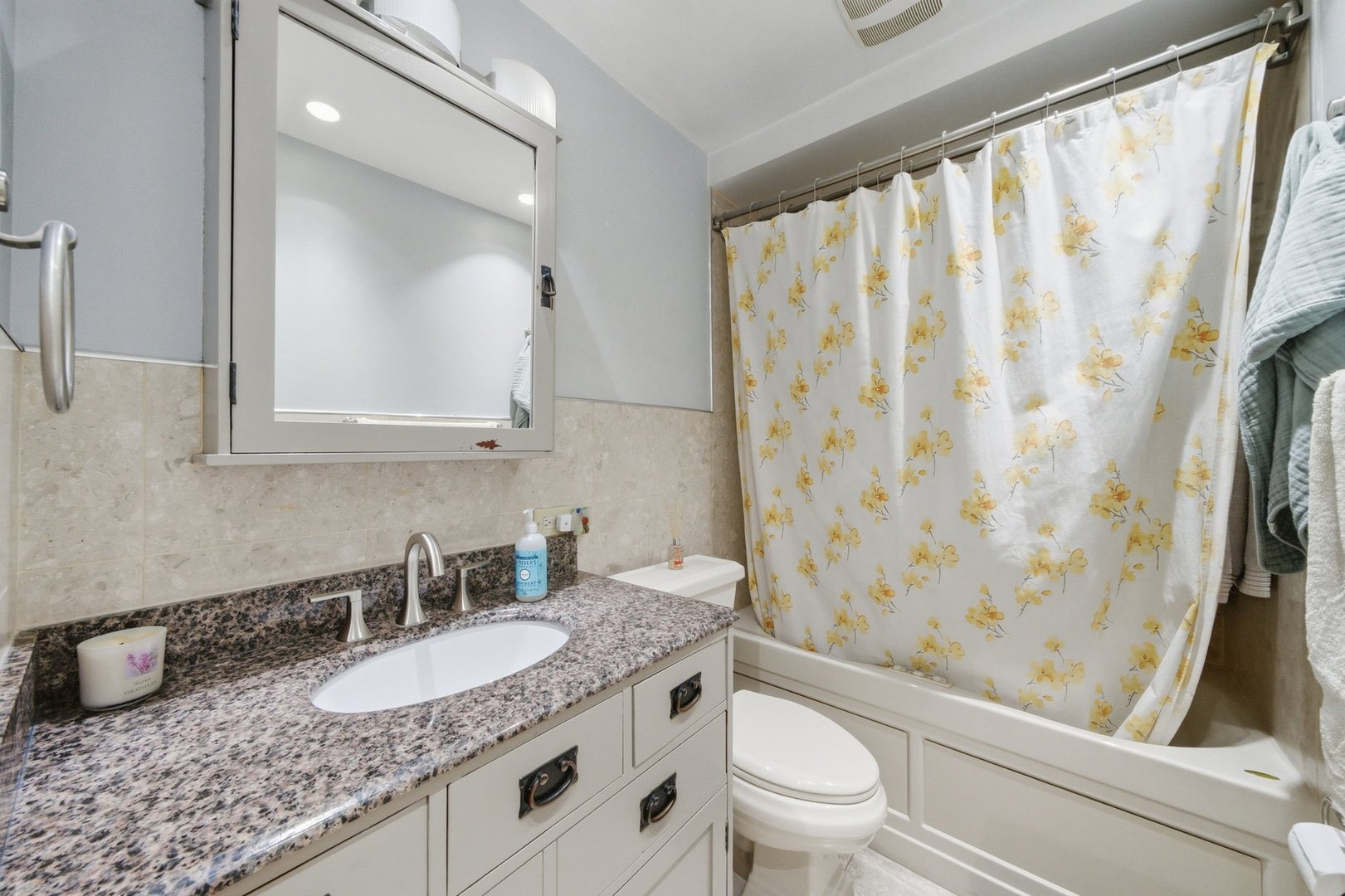 1626 W Greenleaf Avenue 1e Property Photo 19