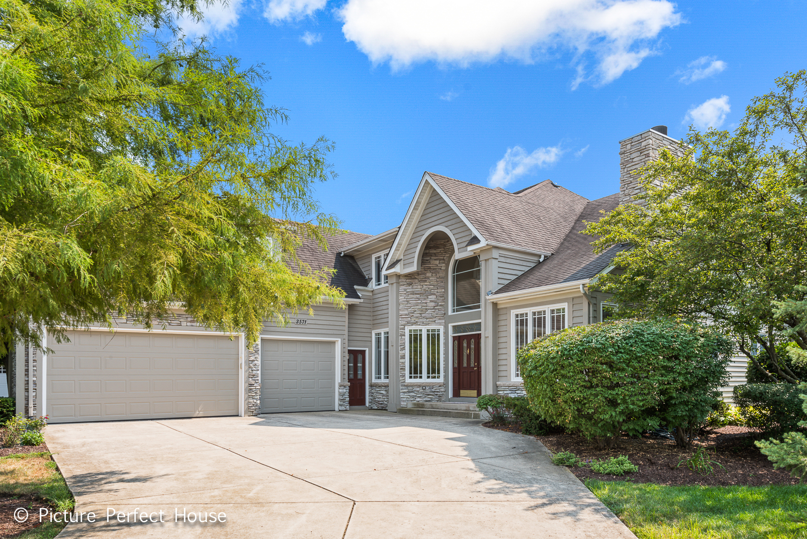 3571 SCOTTSDALE Circle Property Photo 1
