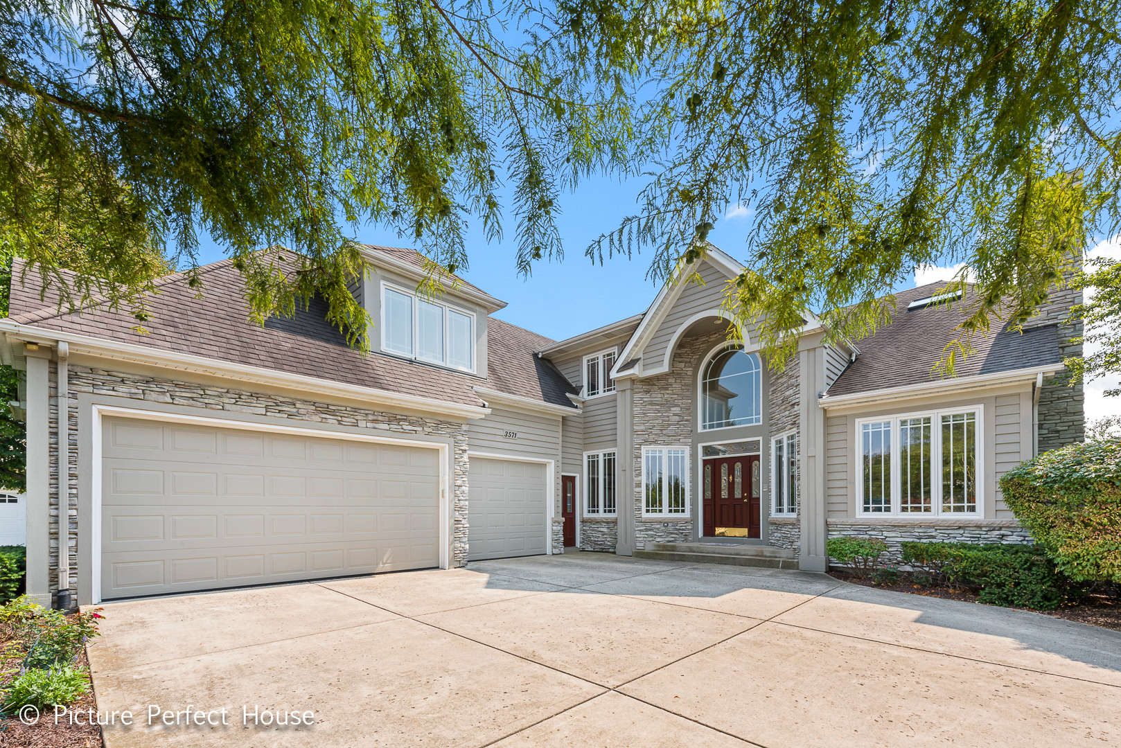 3571 Scottsdale Circle Property Photo 2