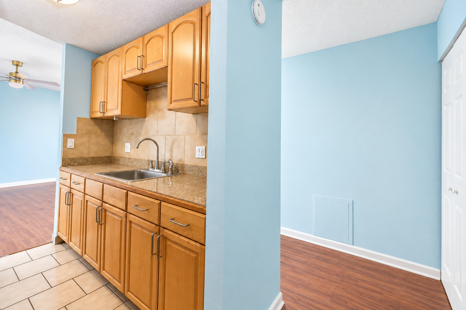 1043 S York Road 409 Property Photo 5