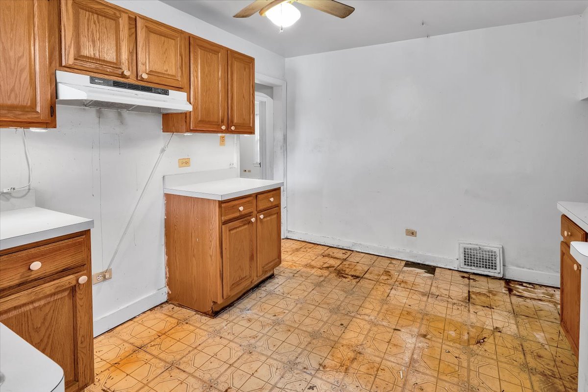 4328 Wolf Road Property Photo 17