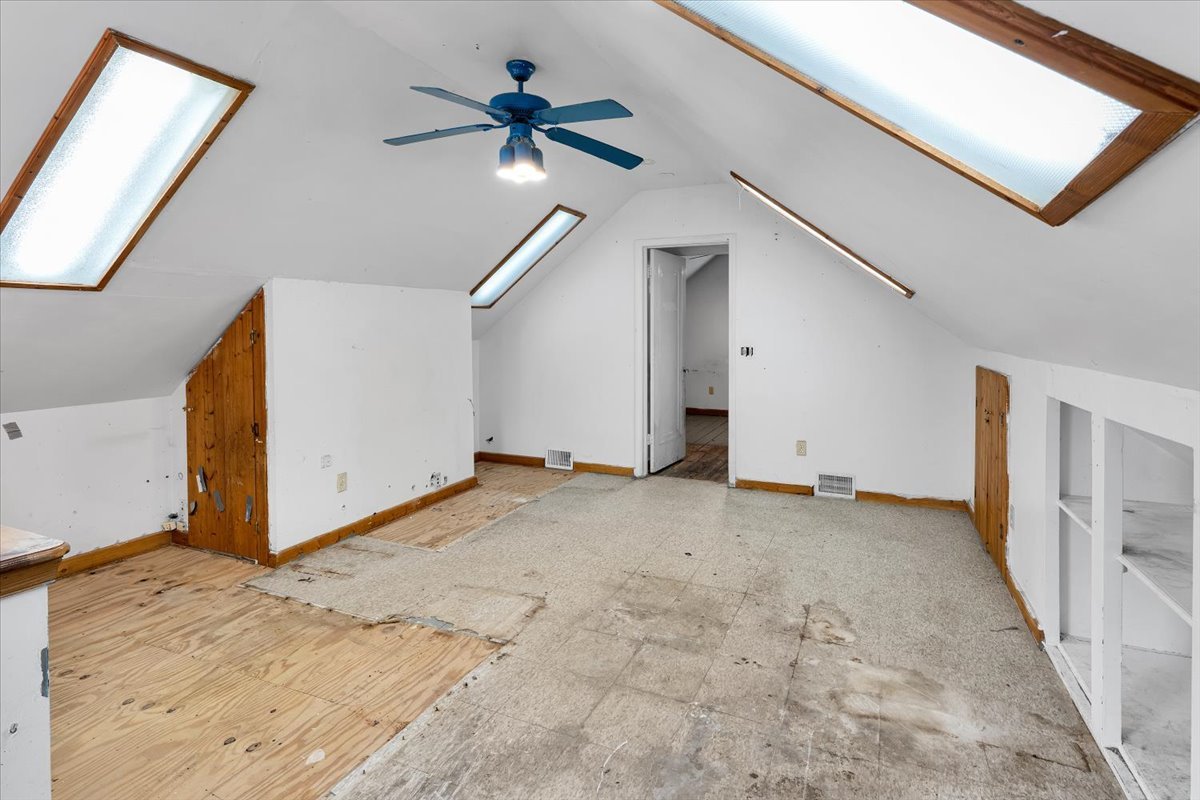 4328 Wolf Road Property Photo 18