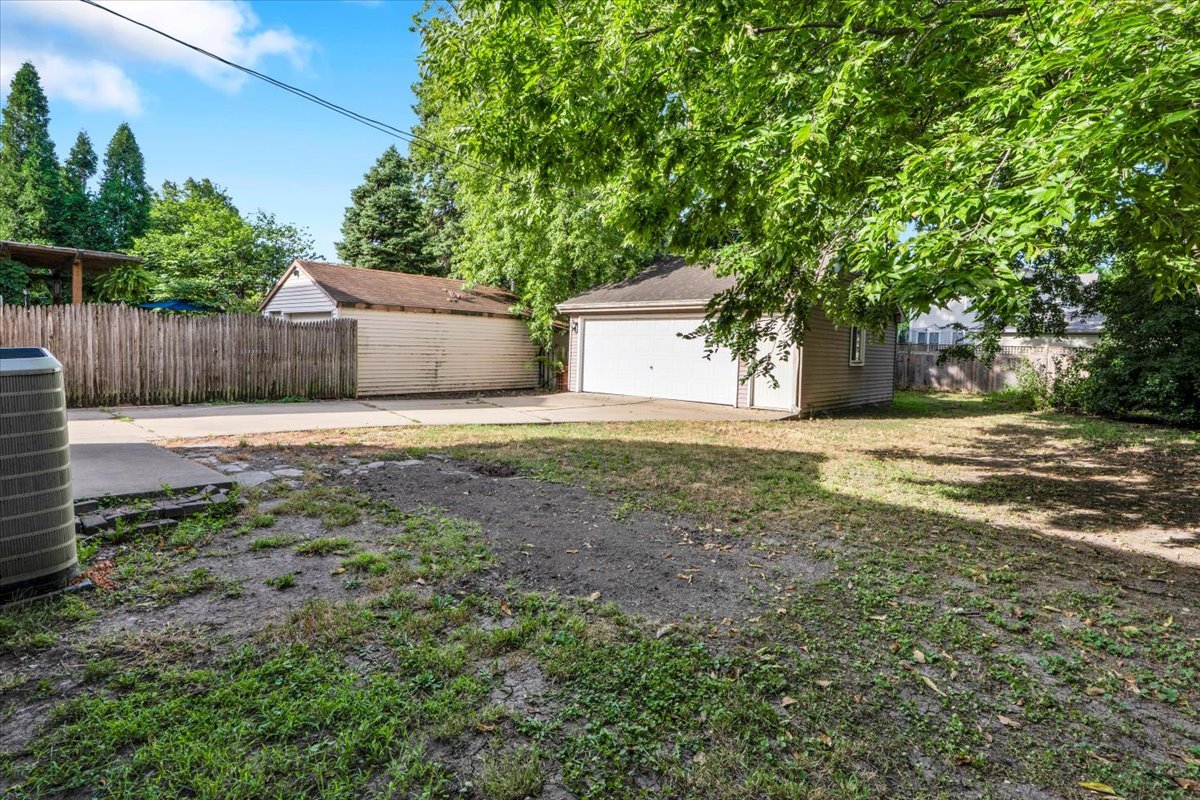4328 Wolf Road Property Photo 24