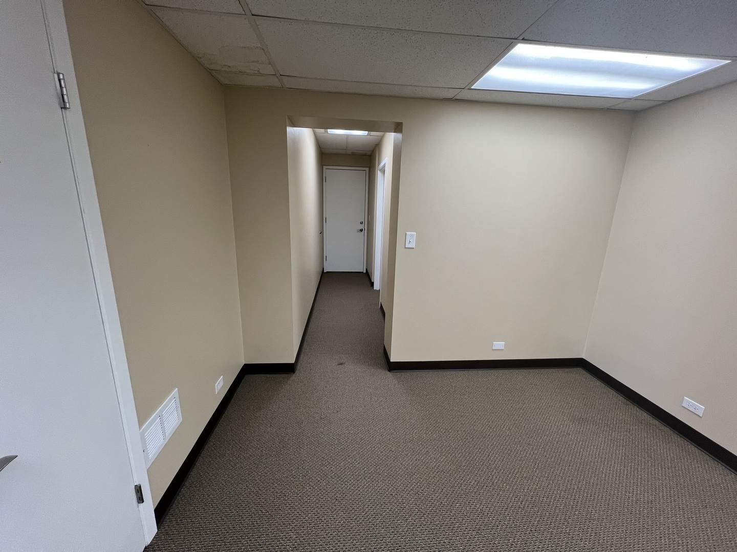 401 W Irving Park Road 1 Property Photo 5