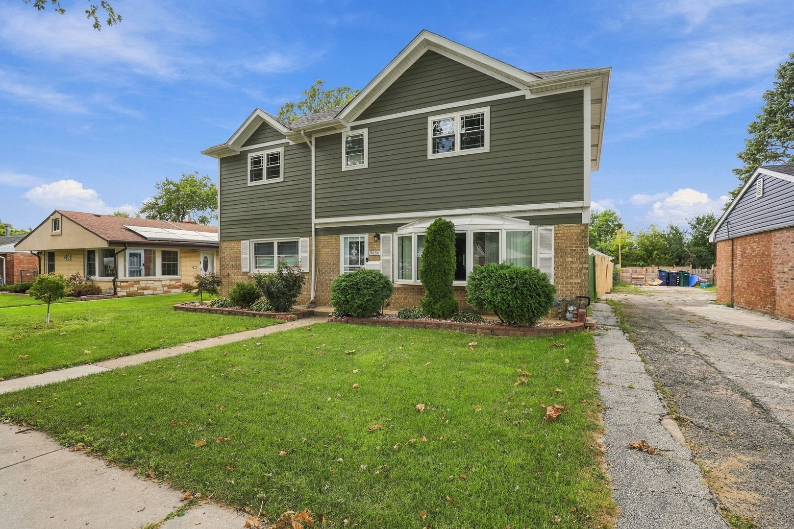 9808 S Maplewood Avenue Property Photo 3