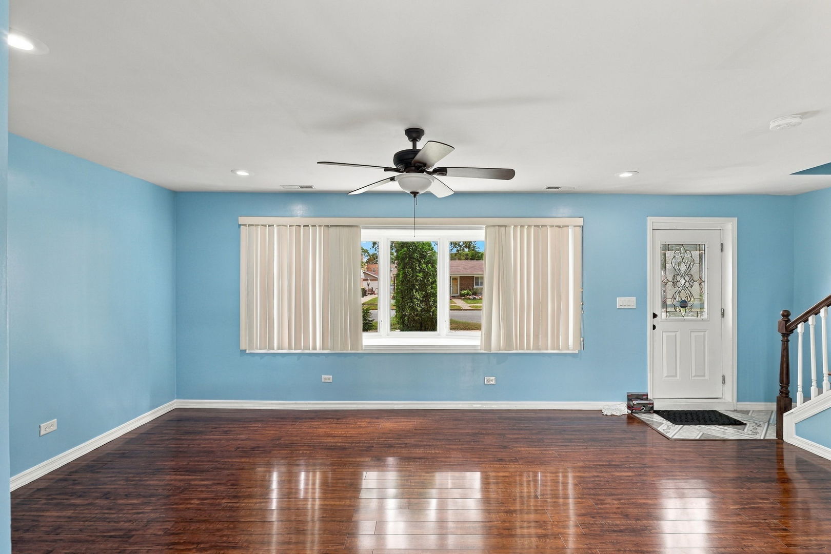 9808 S Maplewood Avenue Property Photo 4