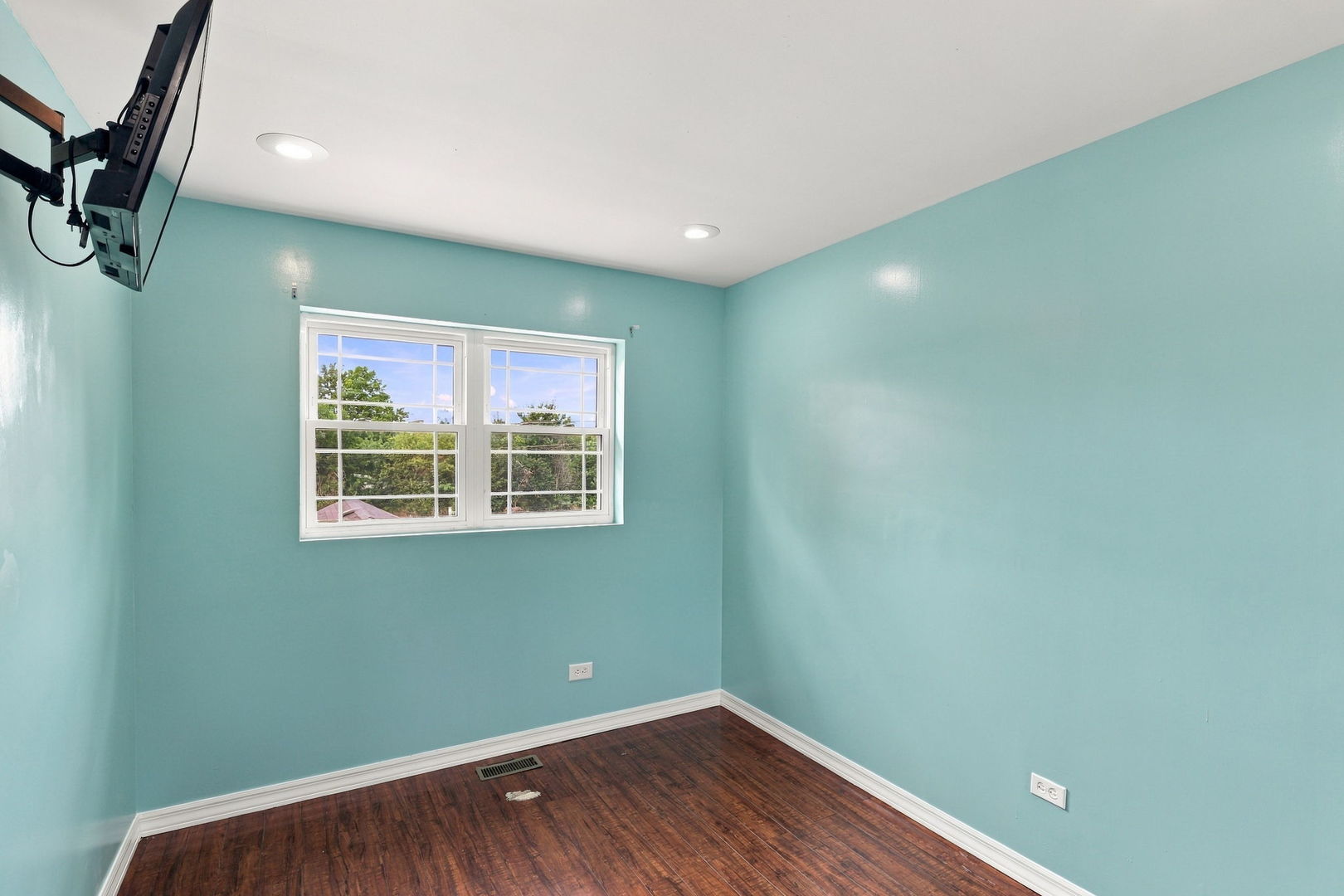 9808 S Maplewood Avenue Property Photo 8