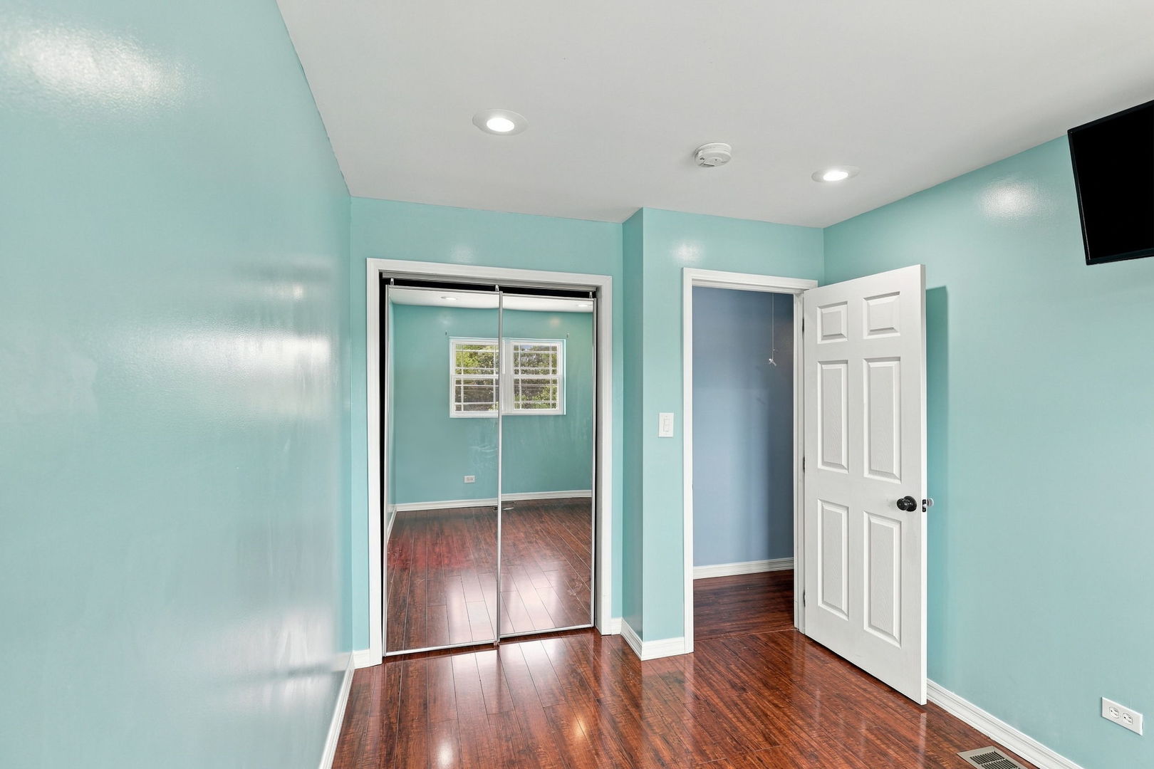 9808 S Maplewood Avenue Property Photo 9