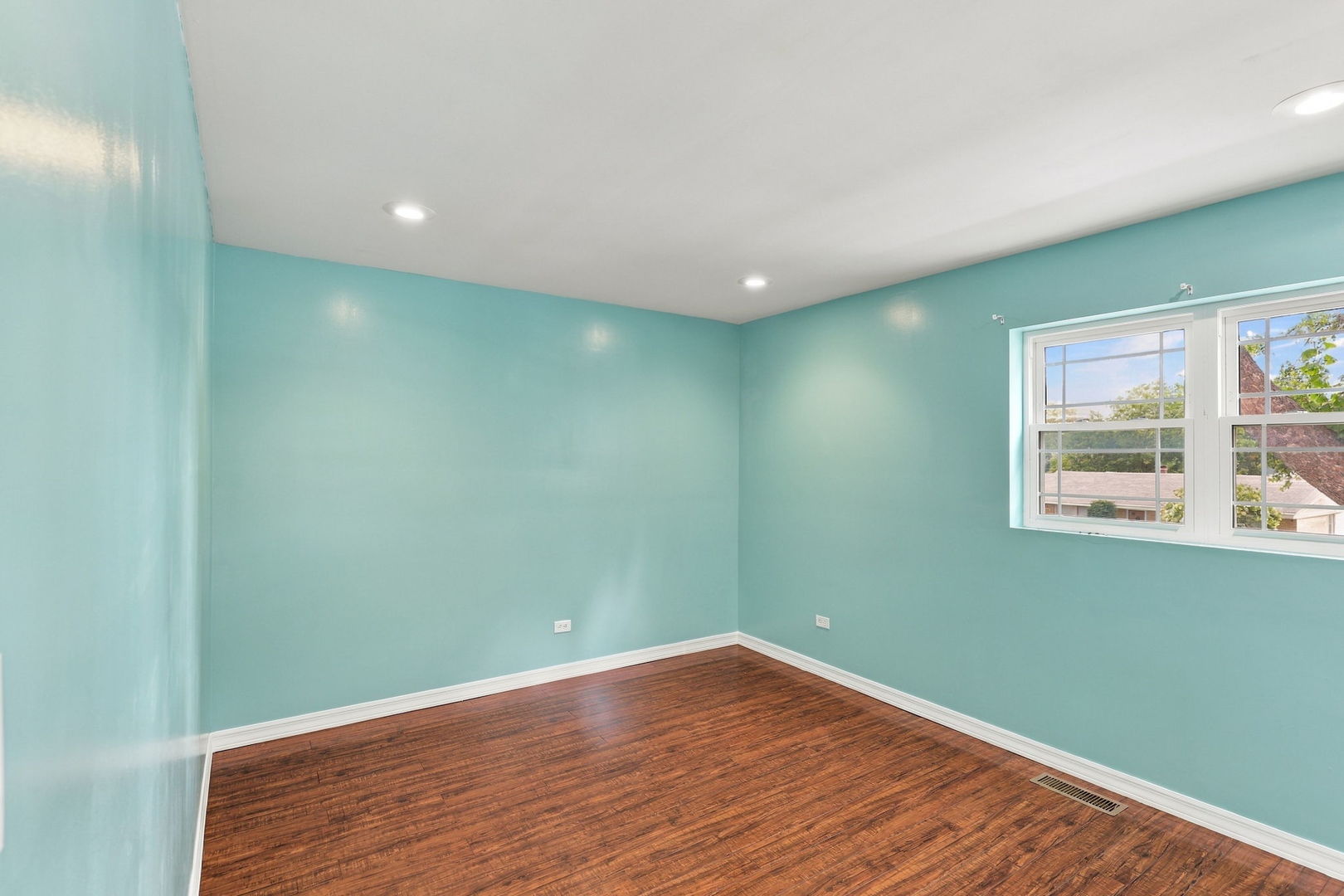 9808 S Maplewood Avenue Property Photo 10