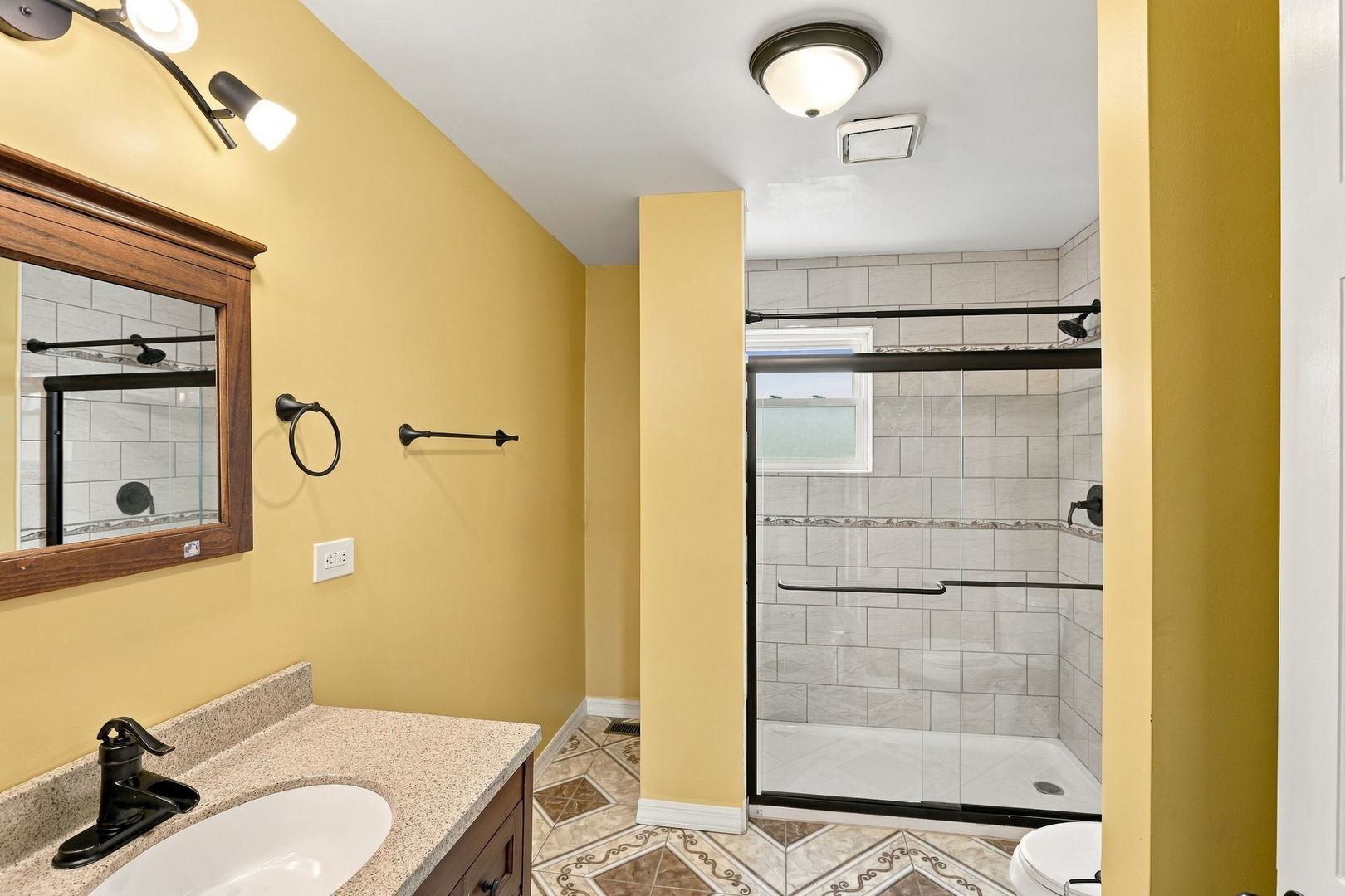 9808 S Maplewood Avenue Property Photo 13