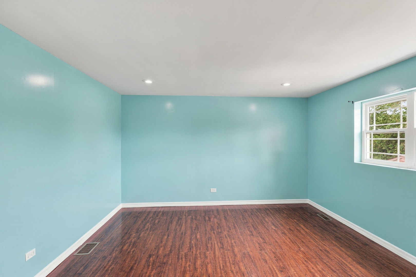 9808 S Maplewood Avenue Property Photo 15