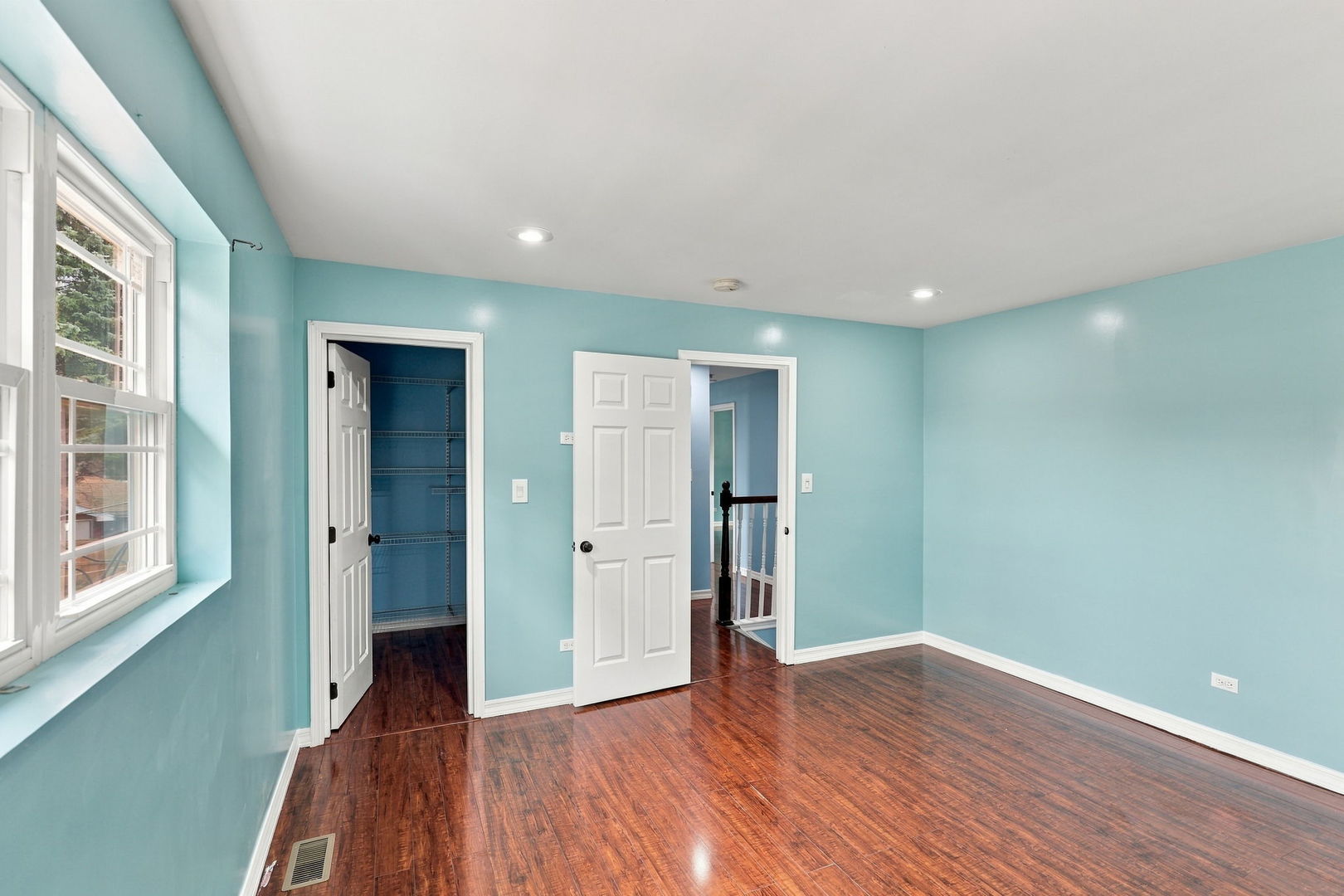 9808 S Maplewood Avenue Property Photo 16