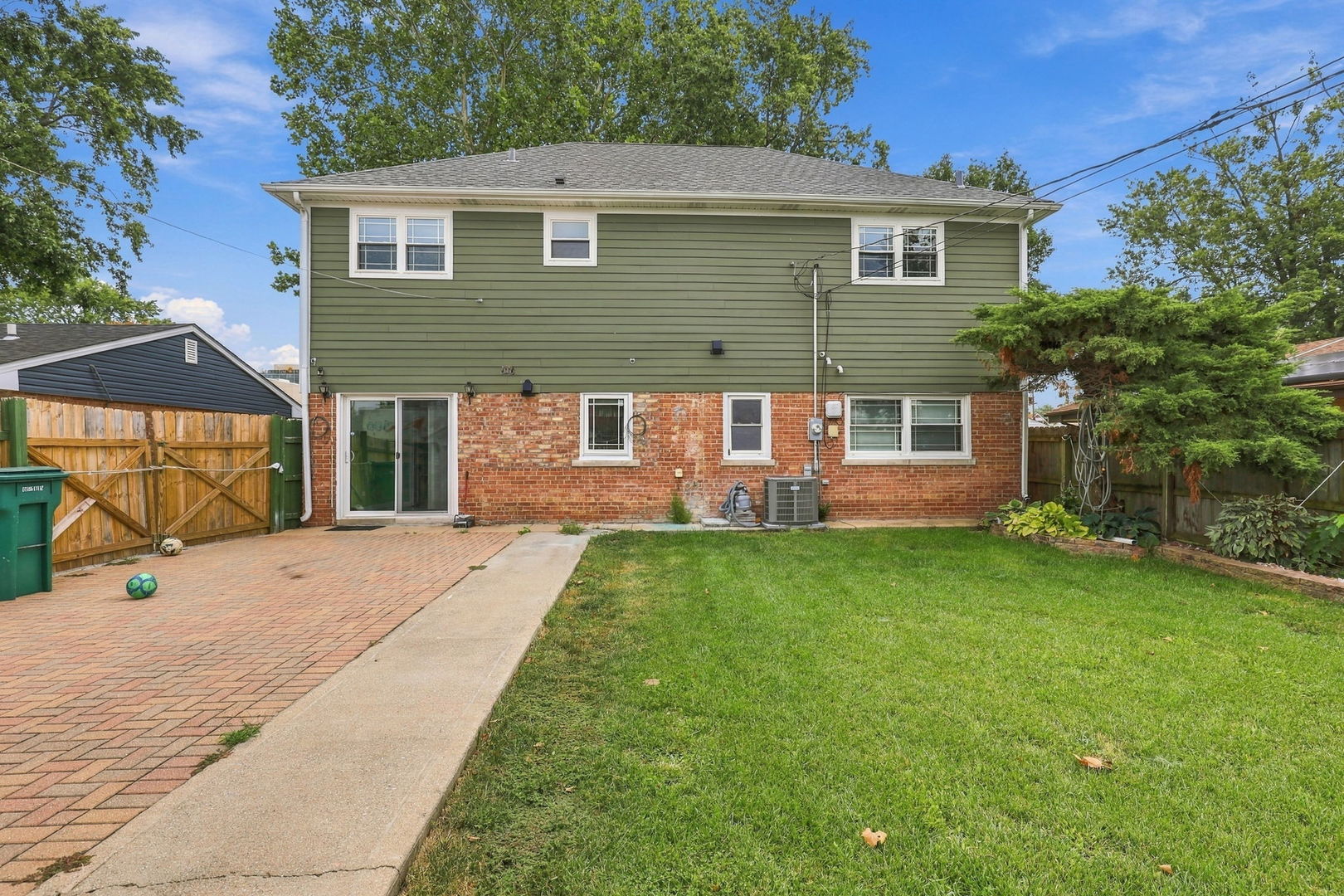 9808 S Maplewood Avenue Property Photo 24