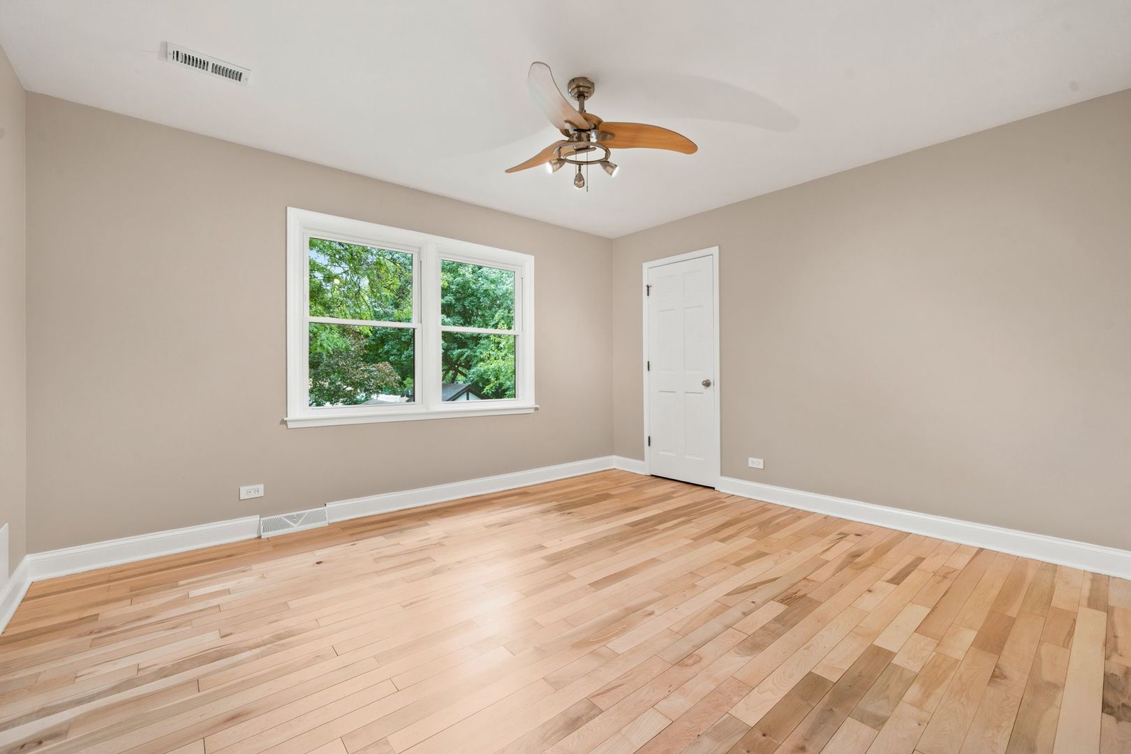 1221 W Sable Drive Property Photo 47